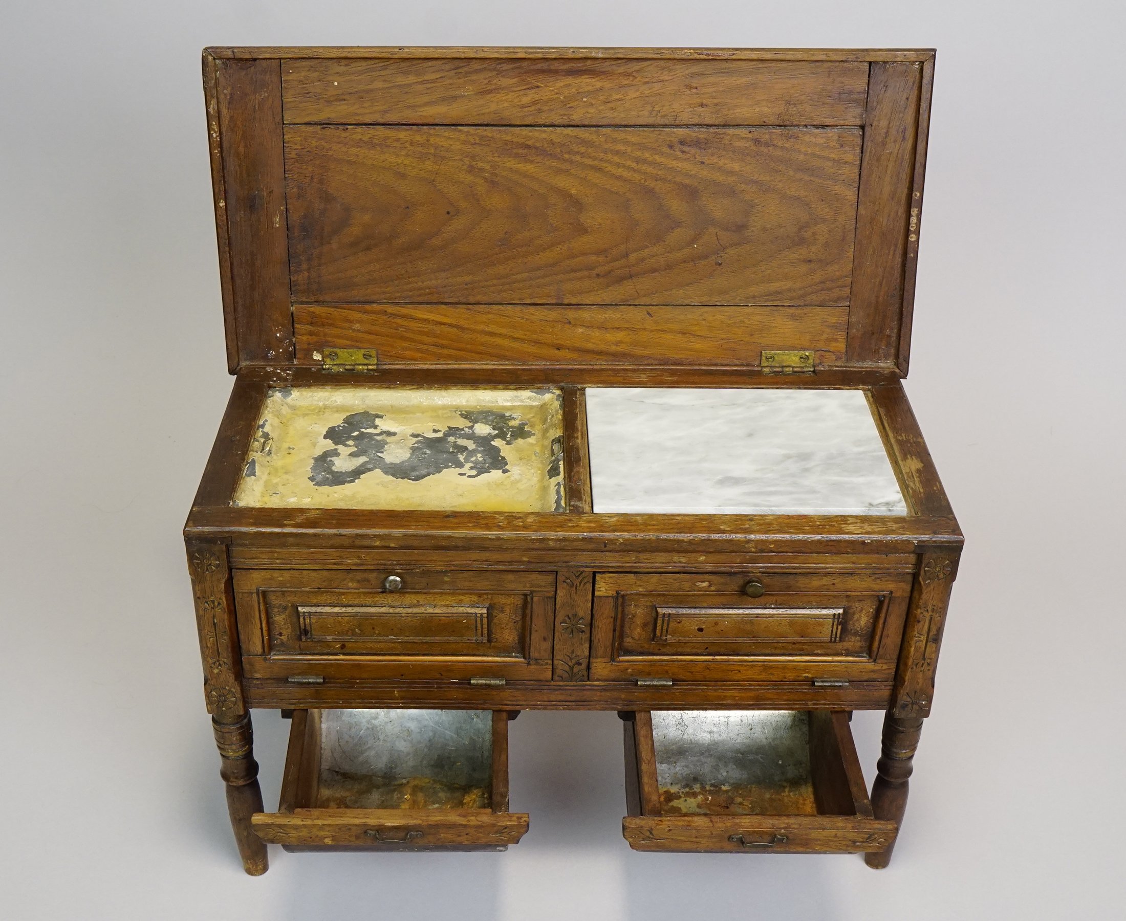 Furn-E-893-b.JPG