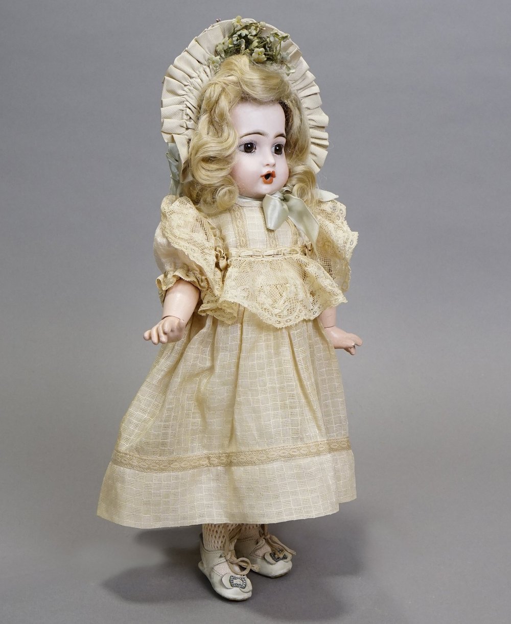 Bébé Bru - a Teteur 4 — Carmel Doll Shop
