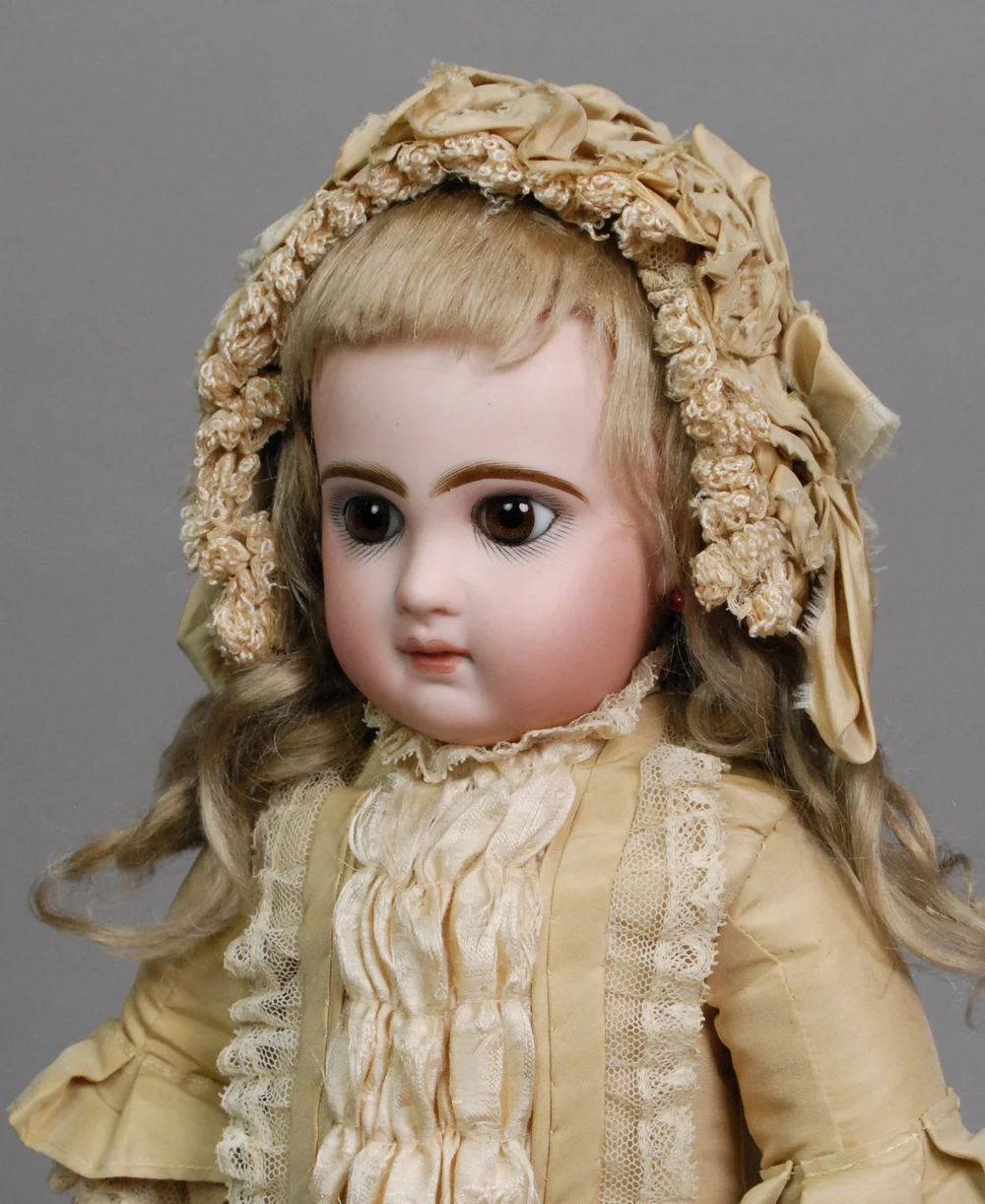 Bébé Jumeau 6 — Carmel Doll Shop
