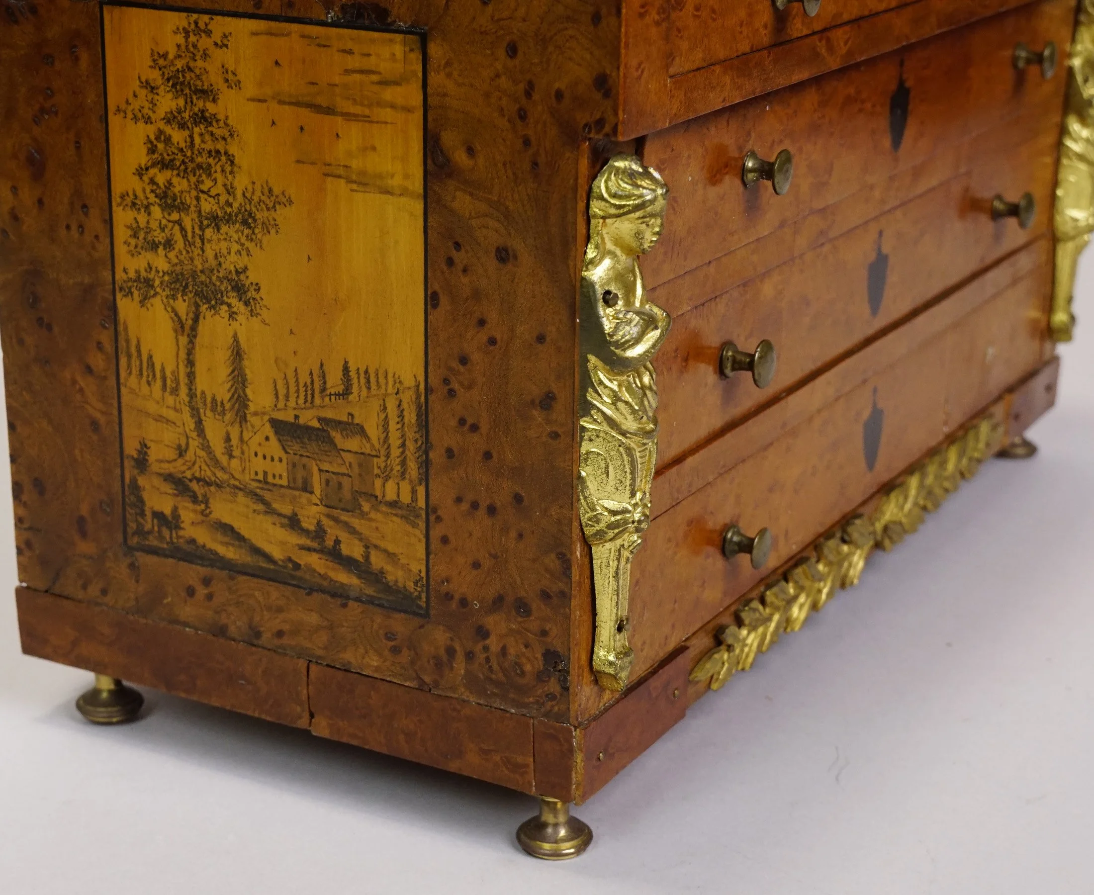Furn-E-920-f.JPG