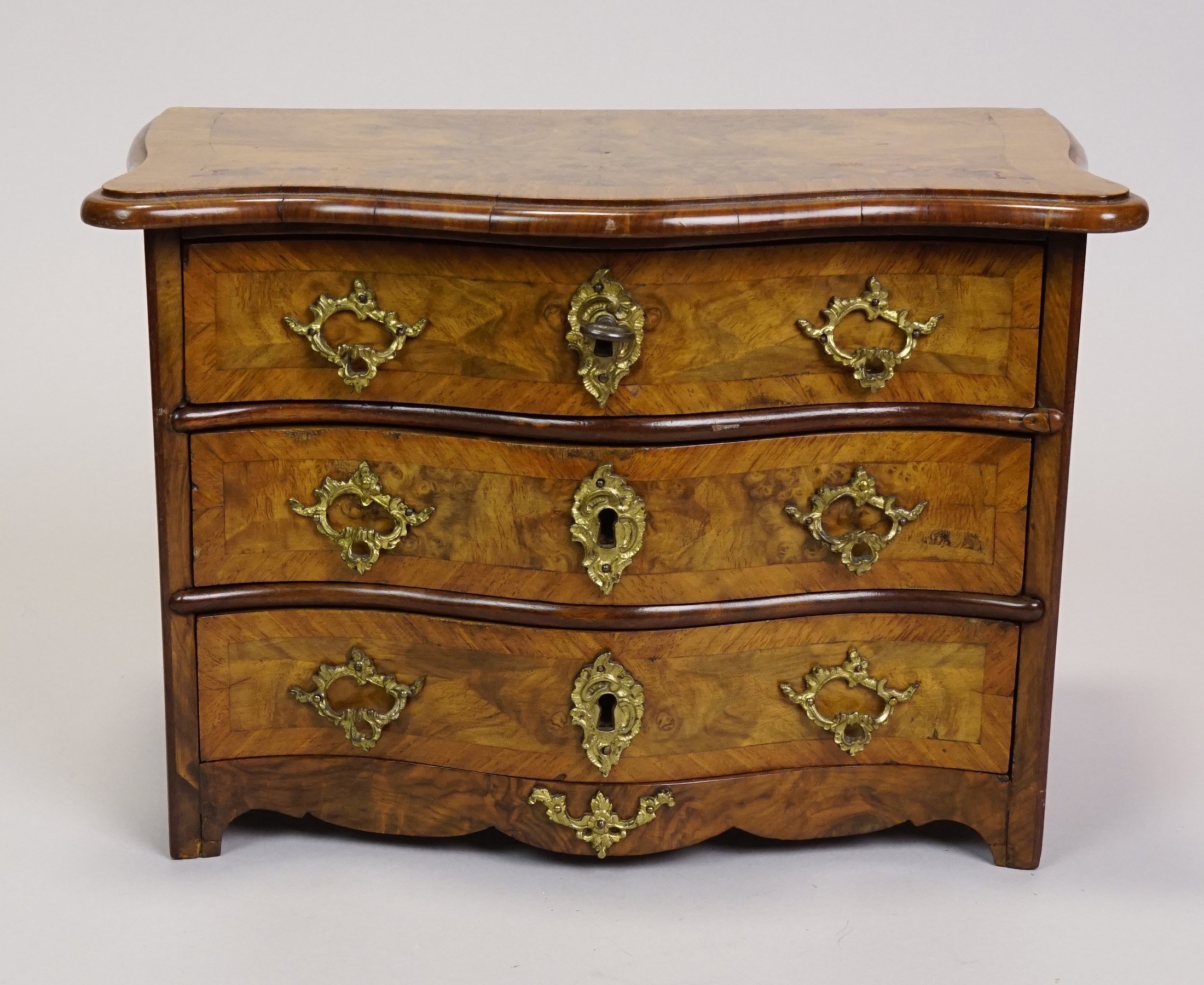 Furn-E-919-a.JPG