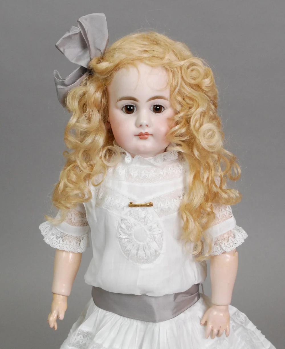 Beautiful Simon & Halbig 949 — Carmel Doll Shop