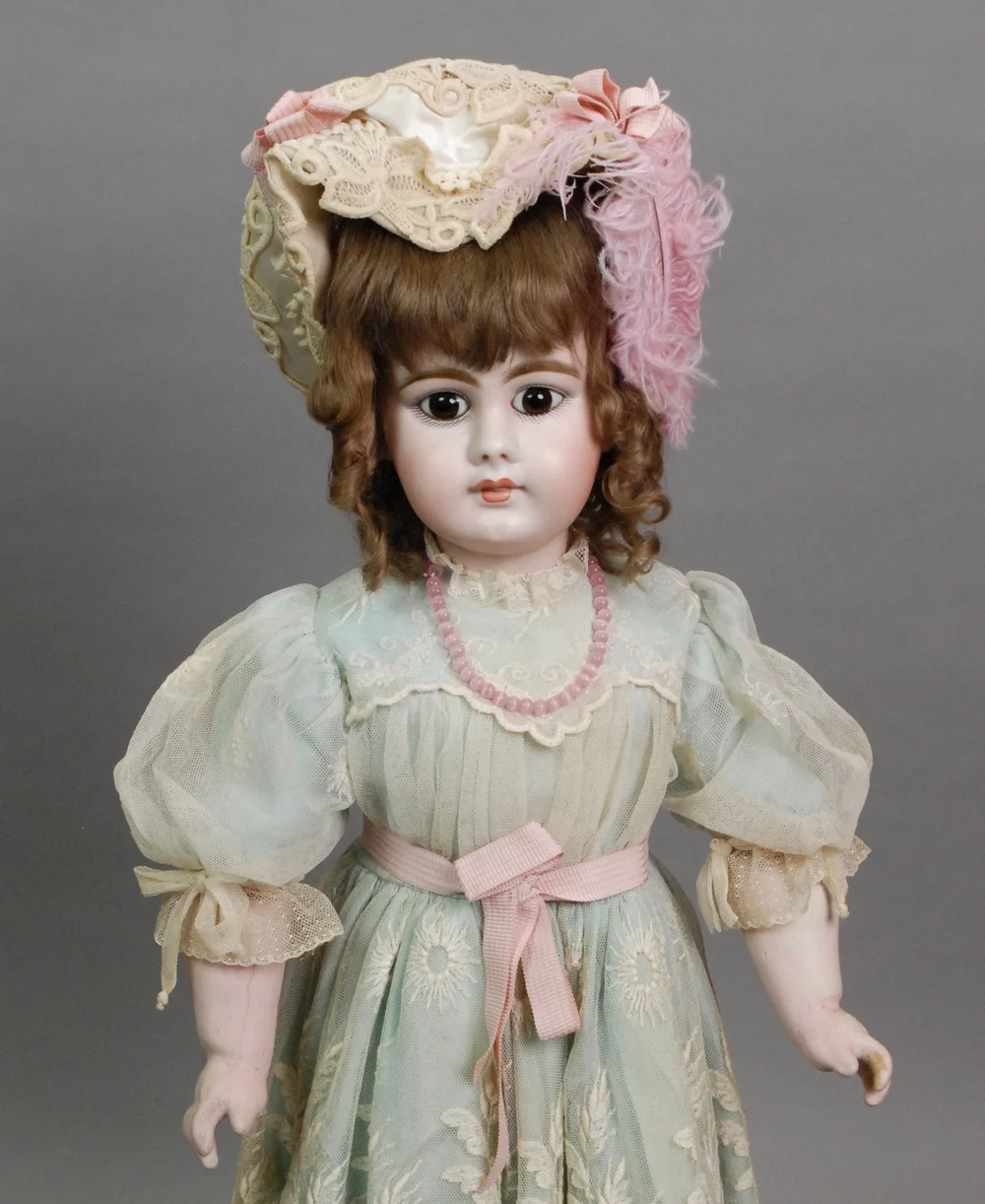 Simon & Halbig 939 — Carmel Doll Shop