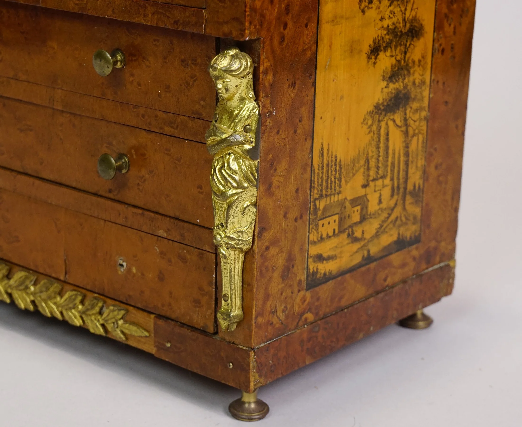 Furn-E-920-e.JPG