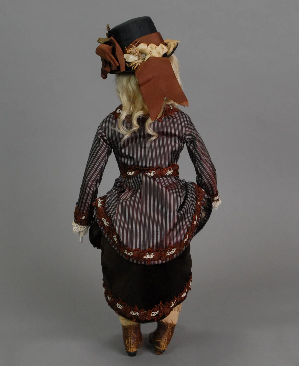 Fashionable Sonneberg Young Lady — Carmel Doll Shop