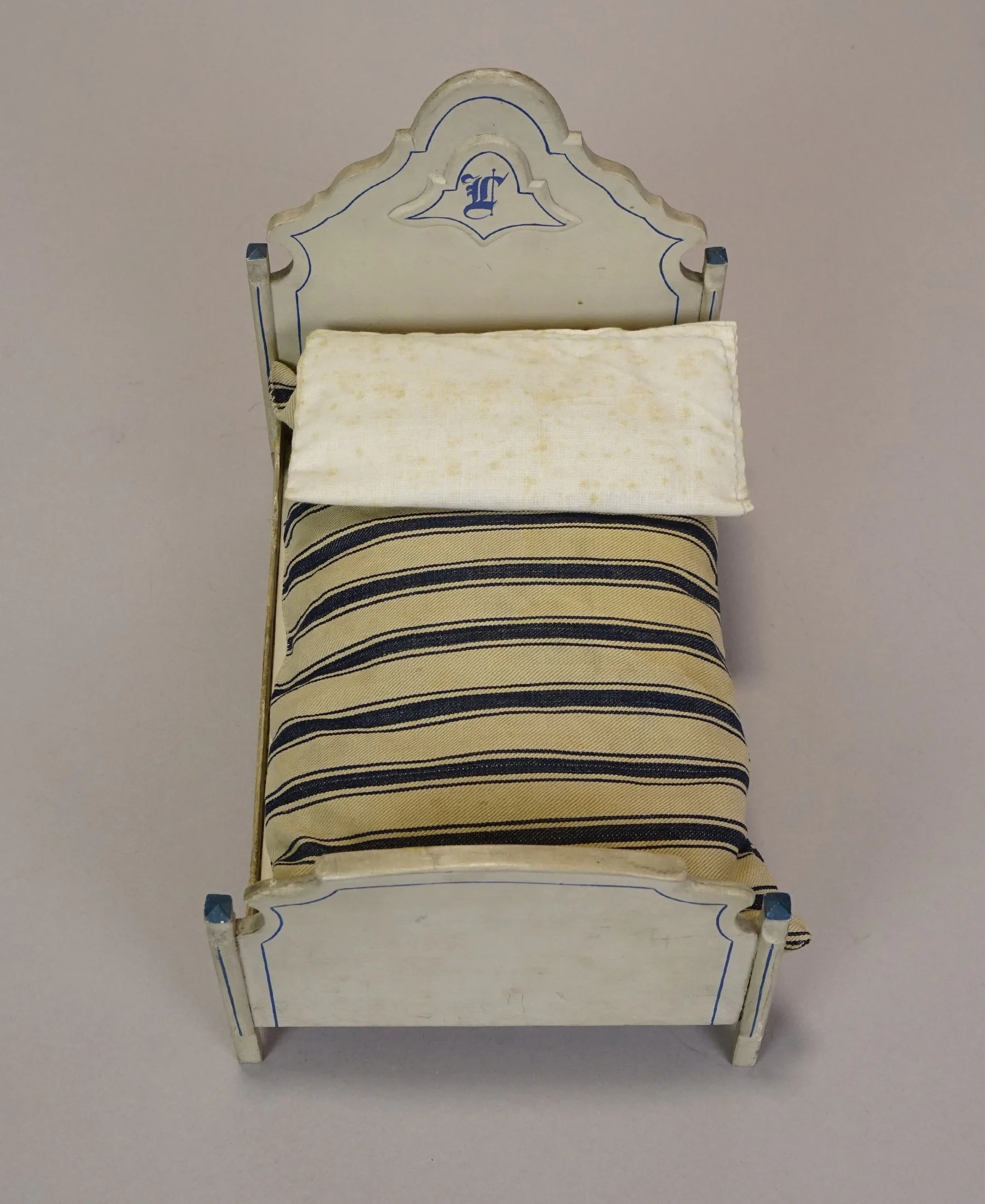Furn-E-896-b.JPG