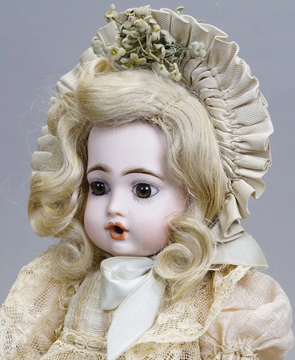 Bébé Bru - a Teteur 4 — Carmel Doll Shop