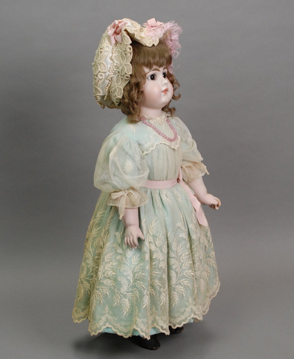 Simon & Halbig 939 — Carmel Doll Shop