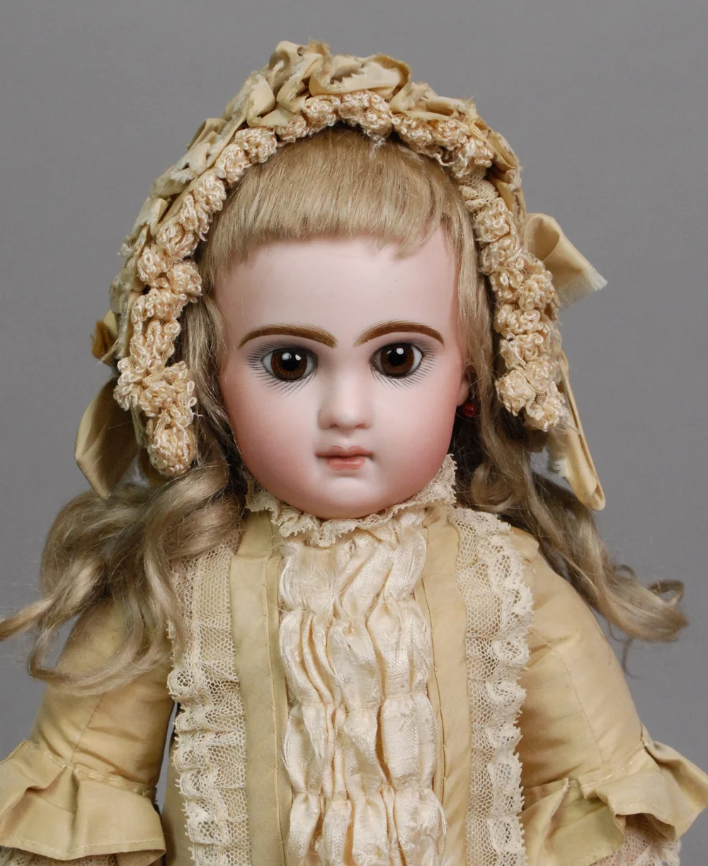 Bébé Jumeau 6 — Carmel Doll Shop