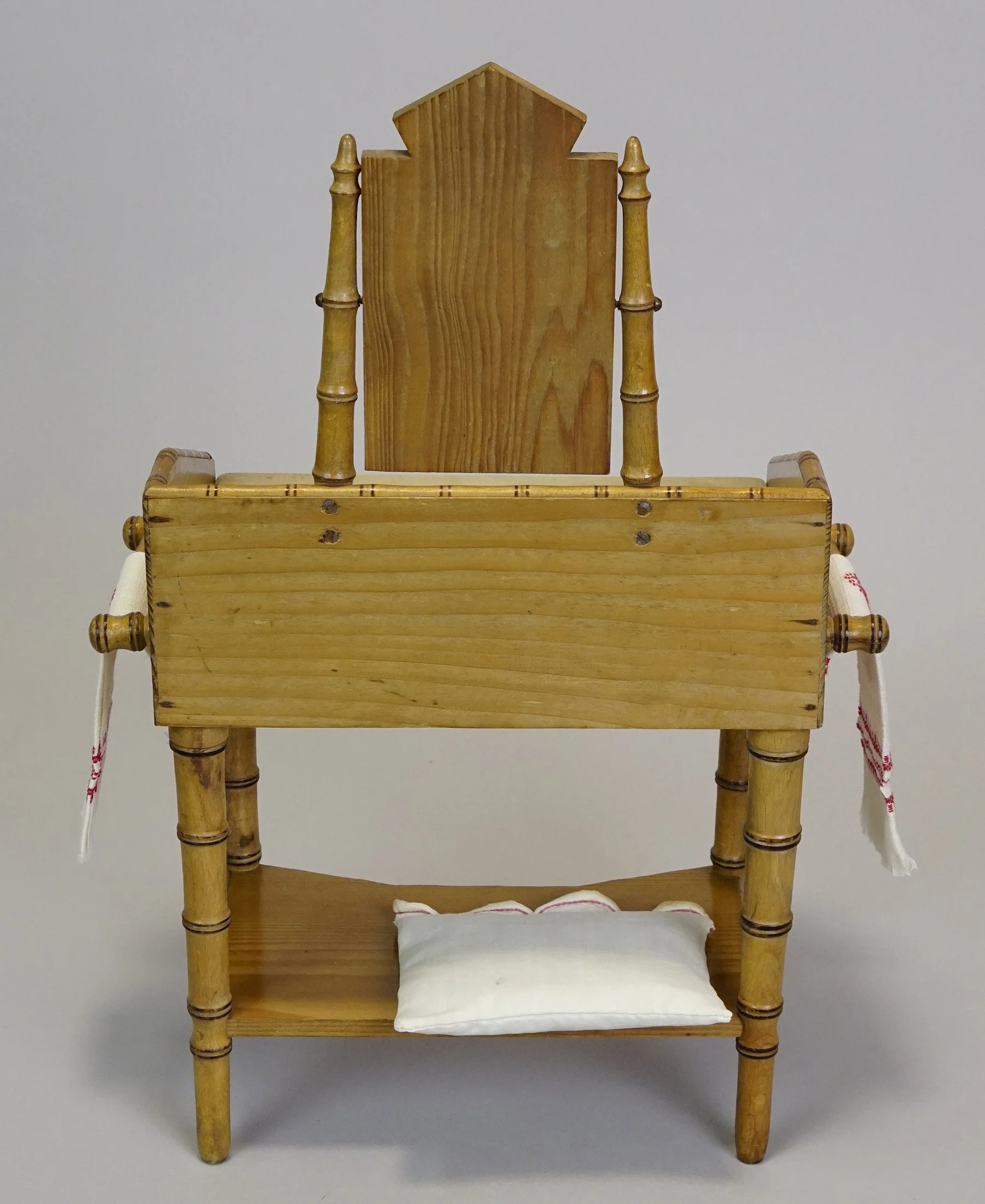 Furn-E-892-d.JPG