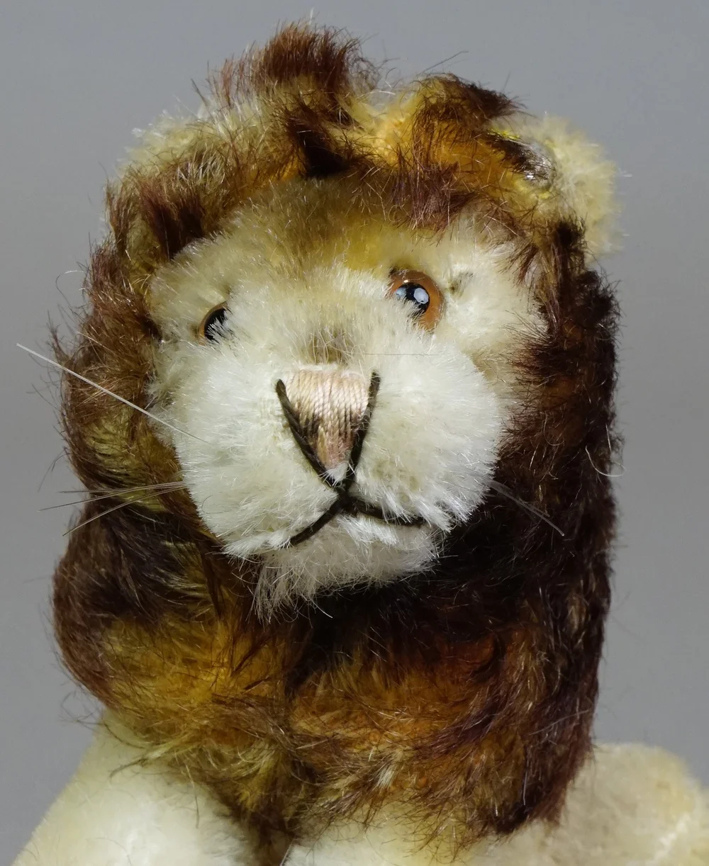 Vintage Steiff Lion — Carmel Doll Shop