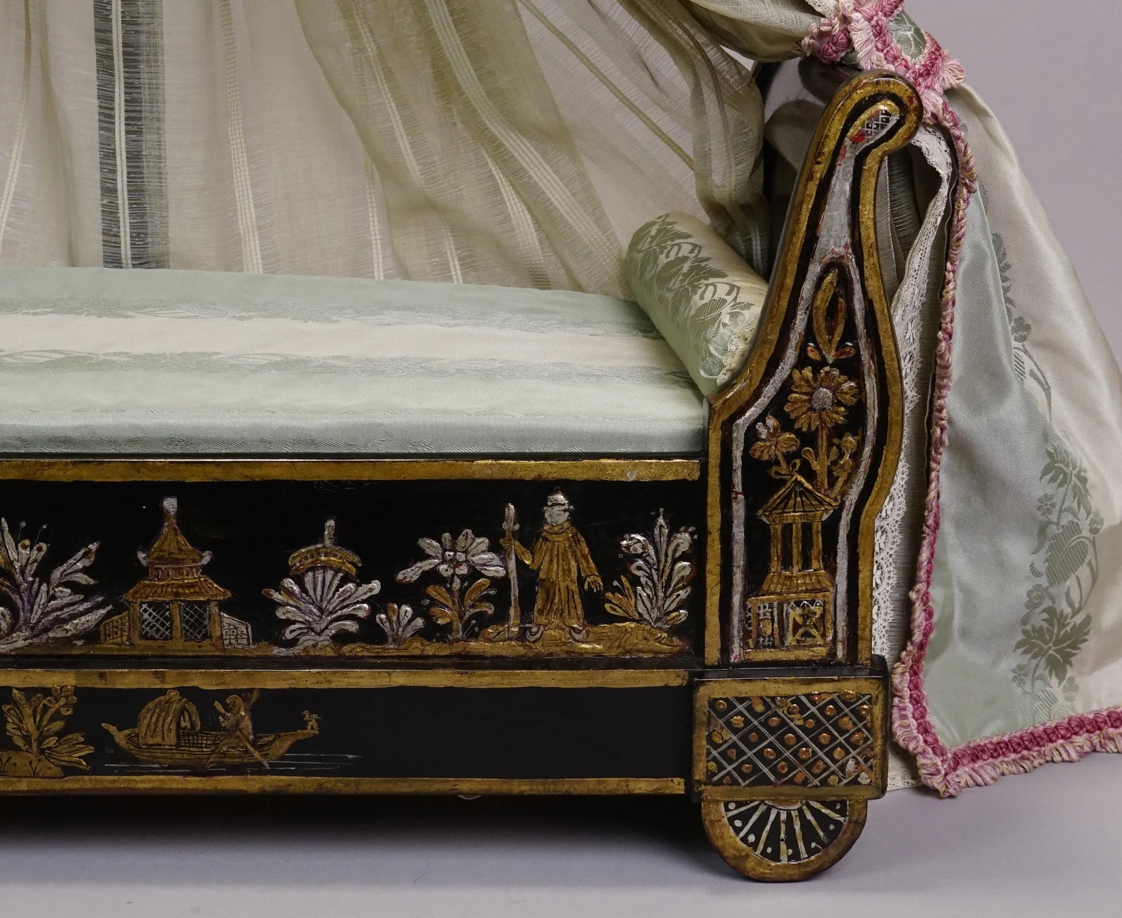 Furn-E-915-e.JPG