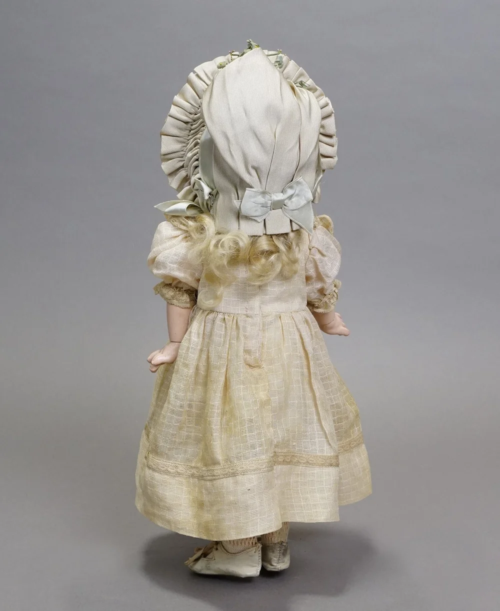 Bébé Bru - a Teteur 4 — Carmel Doll Shop