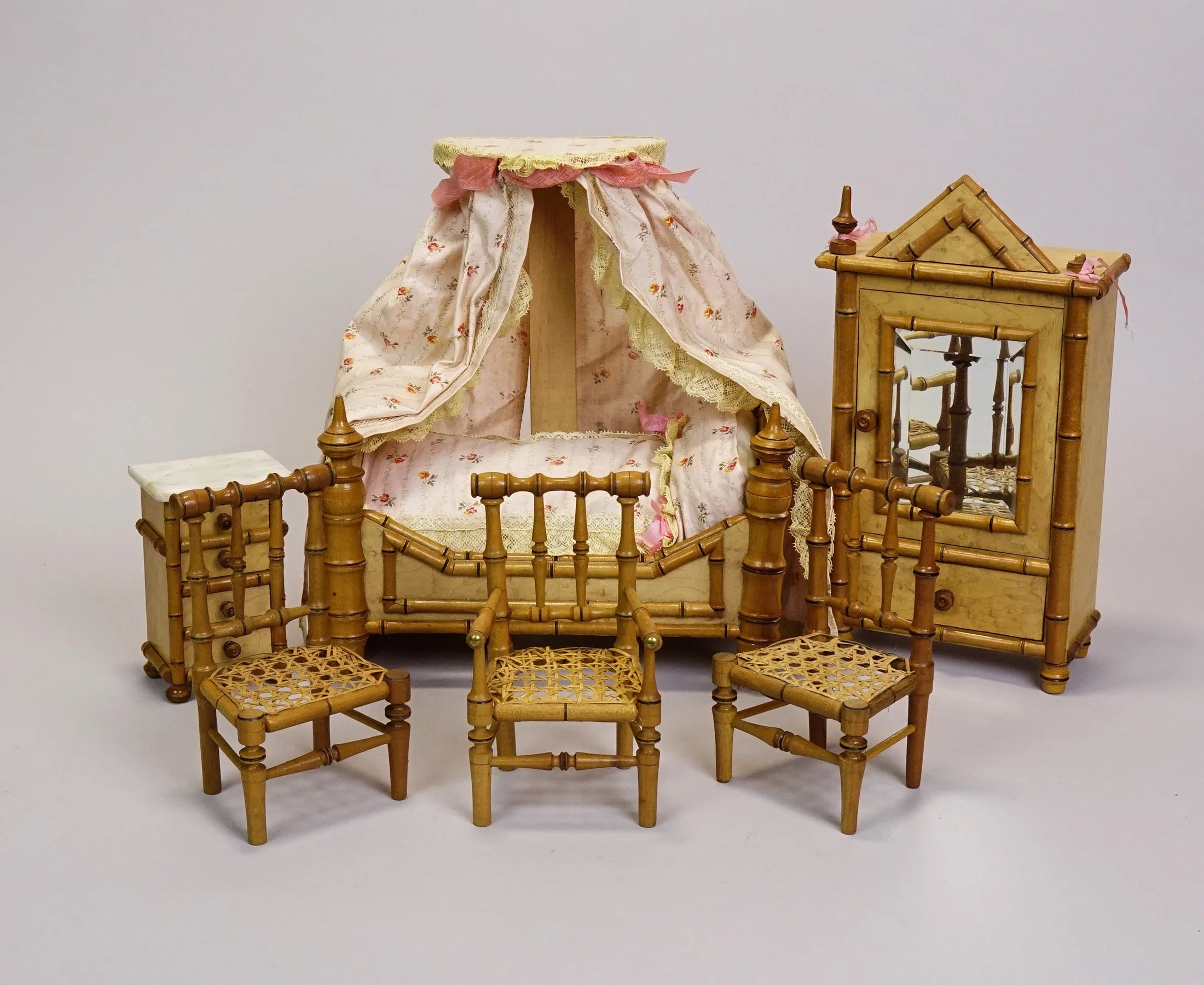 Furn-E-923-d.JPG