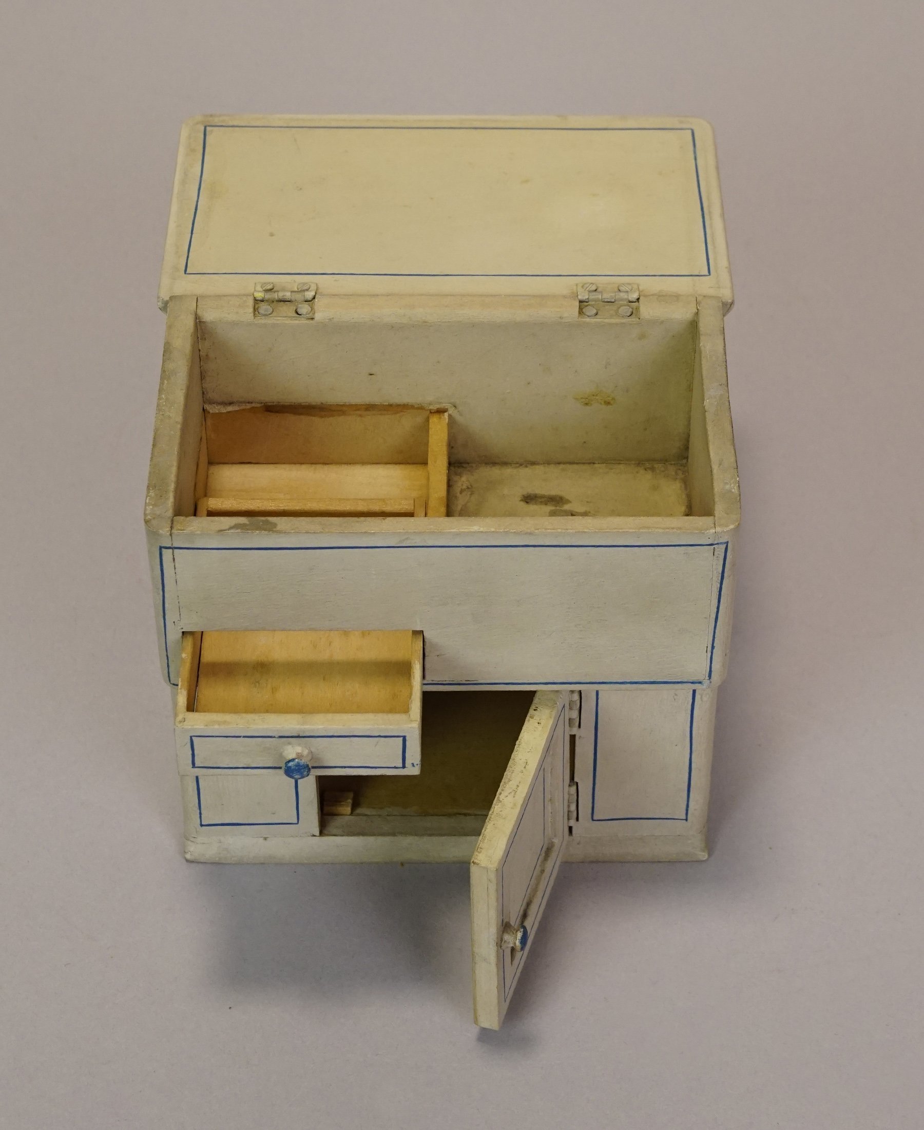 Furn-E-896-f.JPG