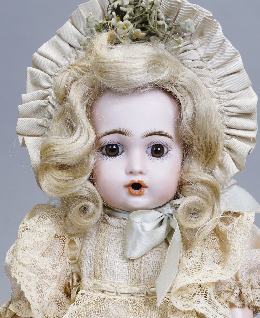 Bébé Bru - a Teteur 4 — Carmel Doll Shop