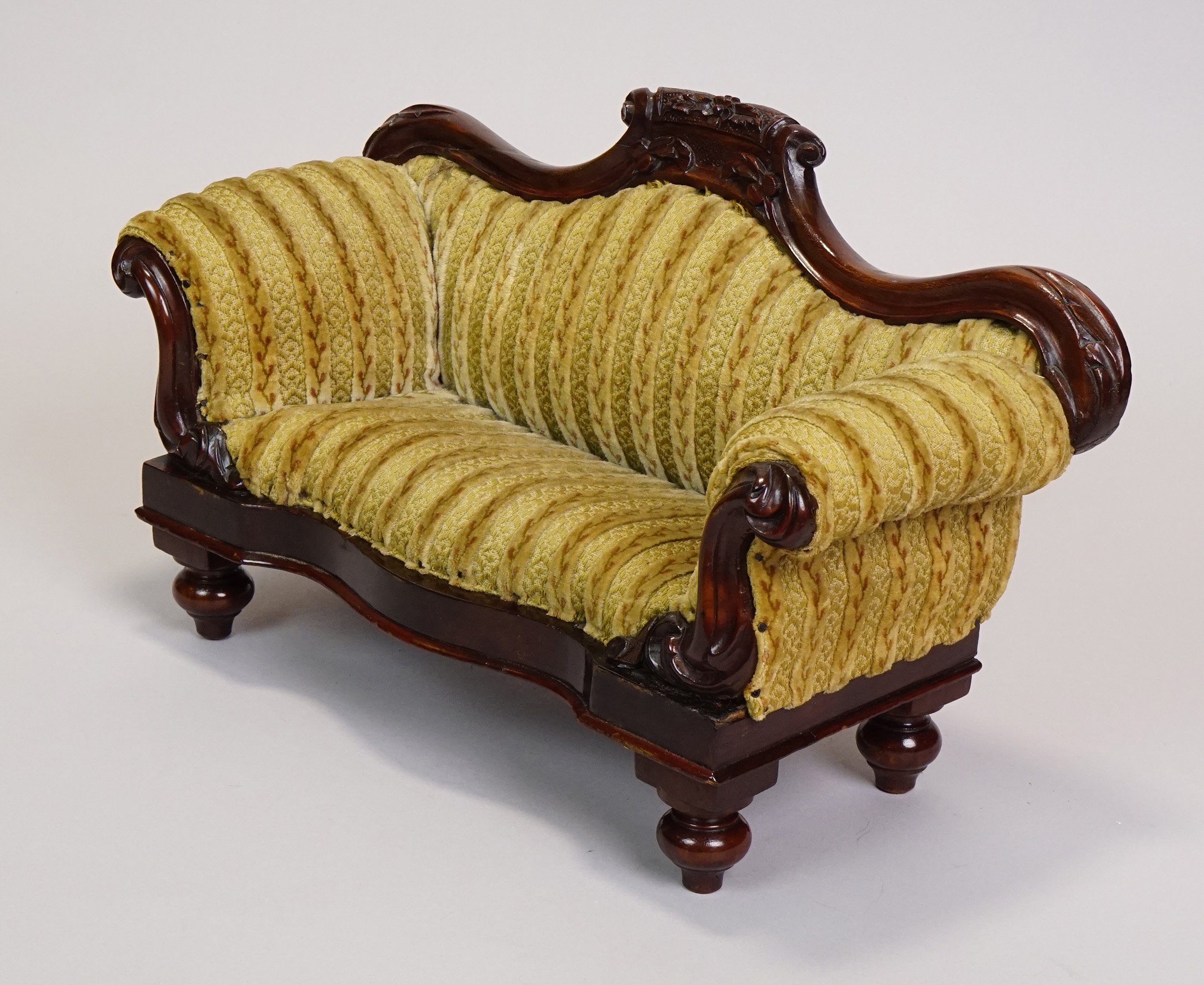 Furn-E-921-c.JPG