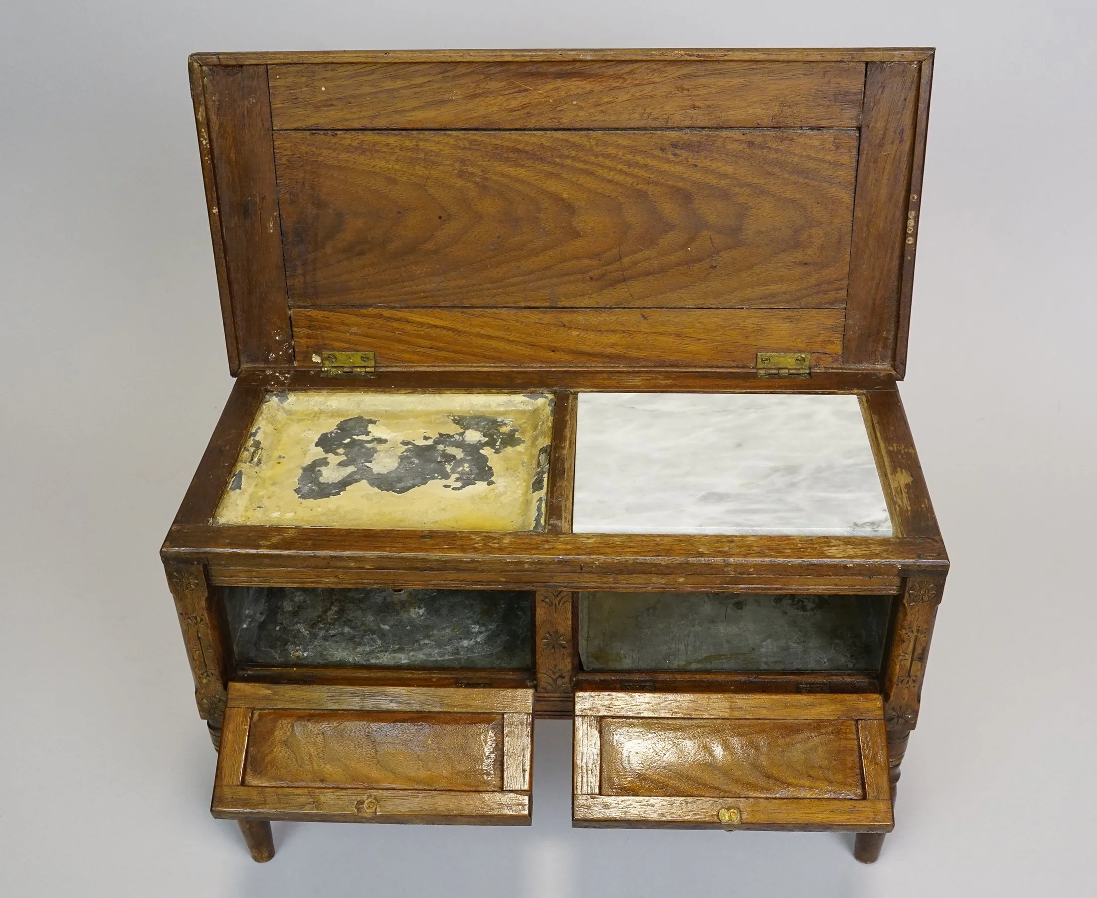 Furn-E-893-c.JPG