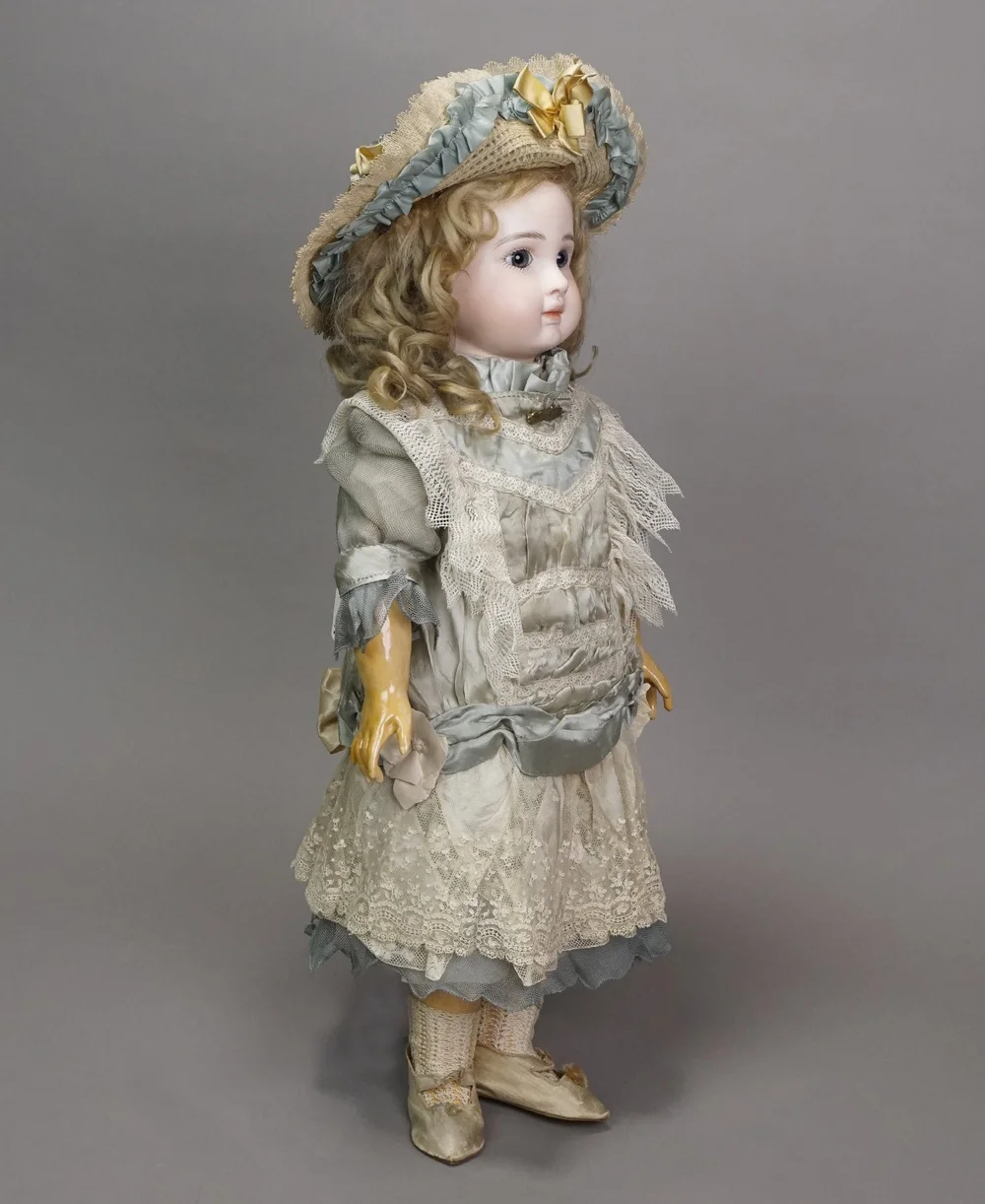 洋書 The Little Ones: French And German Dolls Gorgeous Bébé Steiner A — Carmel Doll Shop
