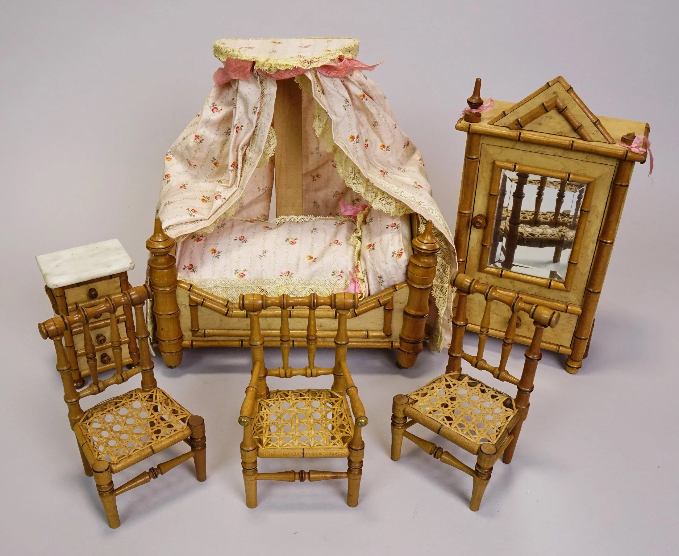 Furn-E-923-b.JPG