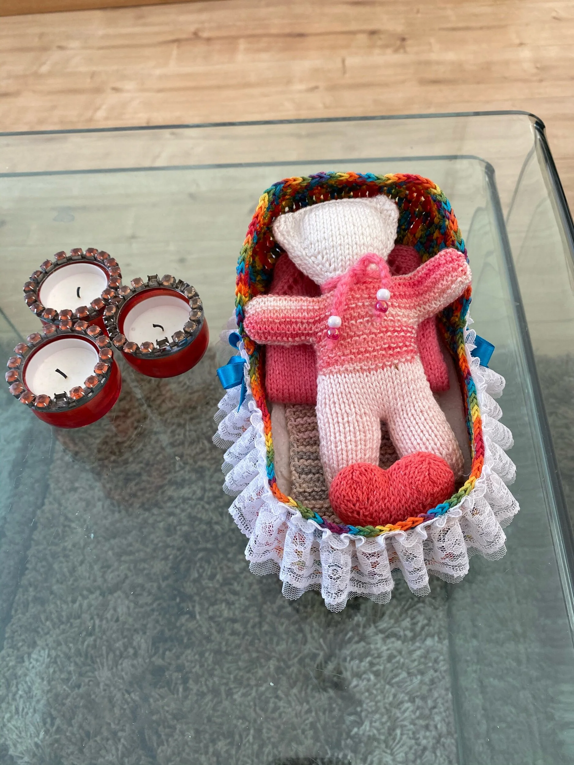 A baby bassinet that she can go with, a baby blanket so you can wrap her in love and a cute little burial gown so she can go decent too. A keepsake for mama is usually a heart that she can keep with her for always 💛❣️