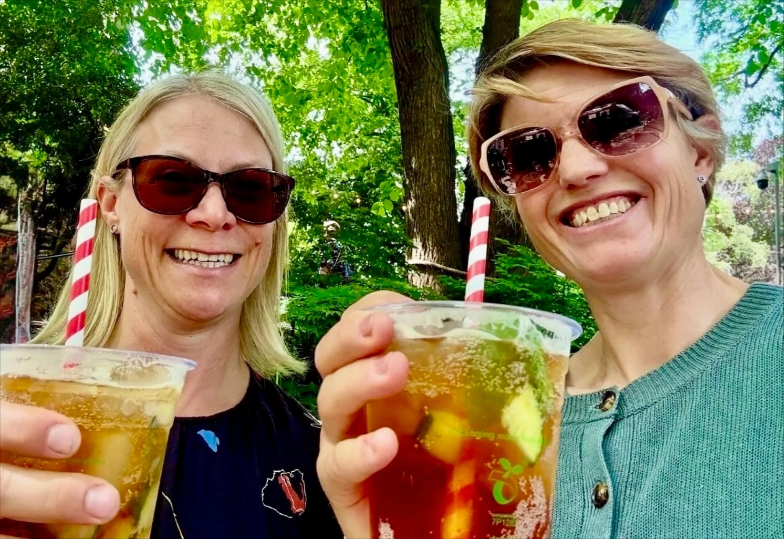 Happy New Year 🥂🌿
Thank you to everyone who supported Ladies That Mulch this year.
Here&rsquo;s to more beautiful gardens and good things growing in 2026!

Vikki &amp; Catherine - Ladies That Mulch

#WomenInLandscaping #GardenDesignUK #FemaleFounde