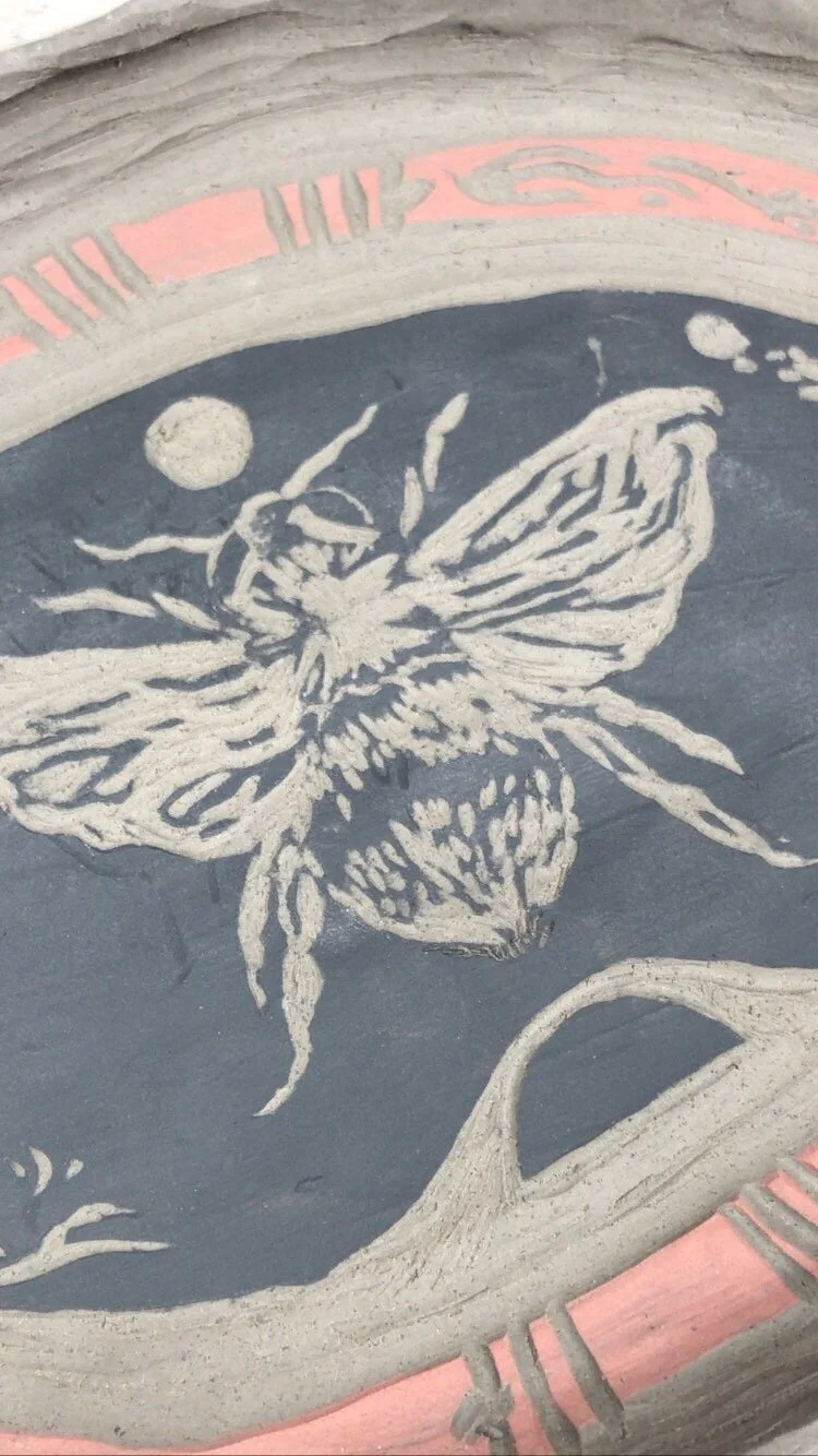 rosemary santoro portfolio clay sgraffito bee plate.JPG