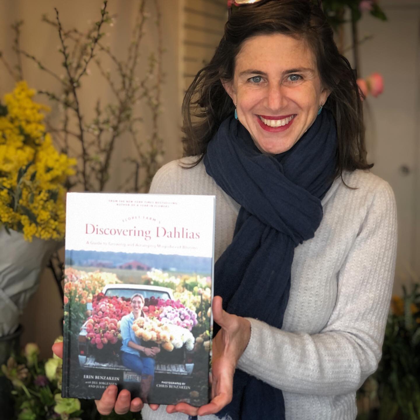 Happy book birthday to @floretflower on the publication of Discovering Dahlias! This book was five years in the making and is packed with deep content and gorgeous photos. Erin and her team bring such integrity, generosity and depth to everything the