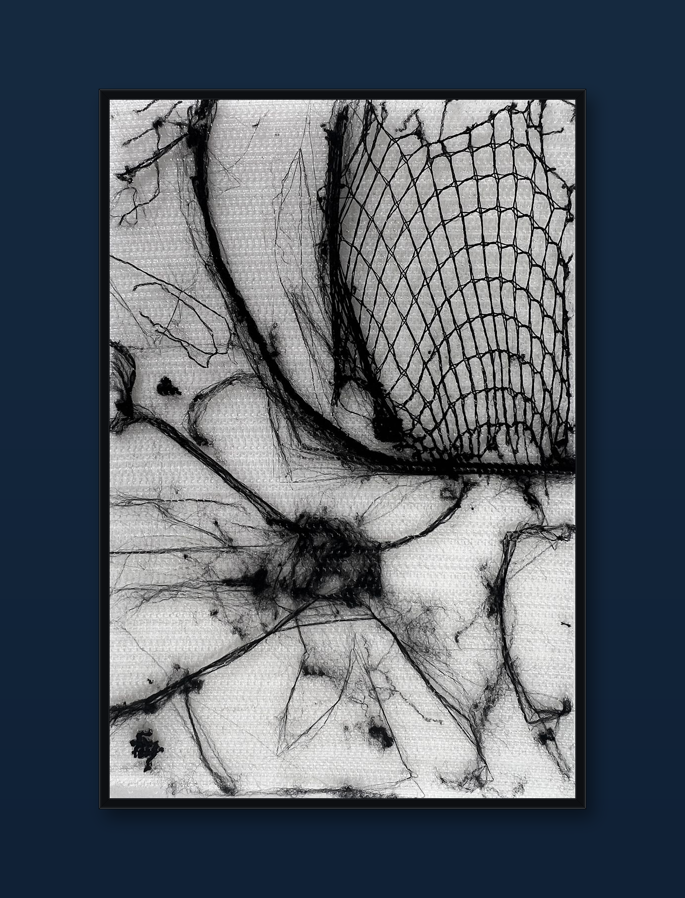 unity-puzzle-32-black-frame-navy-wall.png