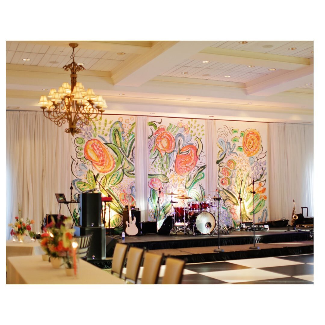 This June, my sister @smunf and @menkealexander celebrated a beautiful wedding in our childhood town. I wanted to make an impact on their day, so we came up with the idea for a custom stage backdrop guided by her floral inspirations.  I imagined what