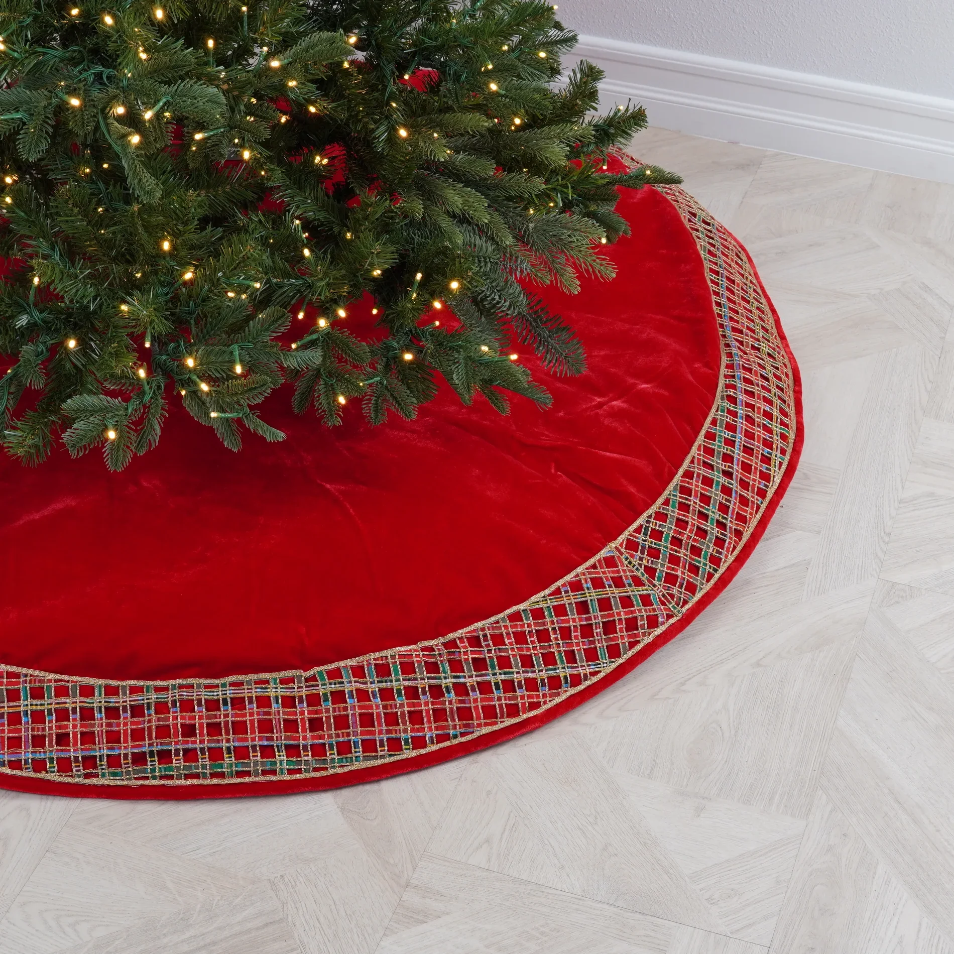 Fraaissilk Window Plaid treeskirt.webp