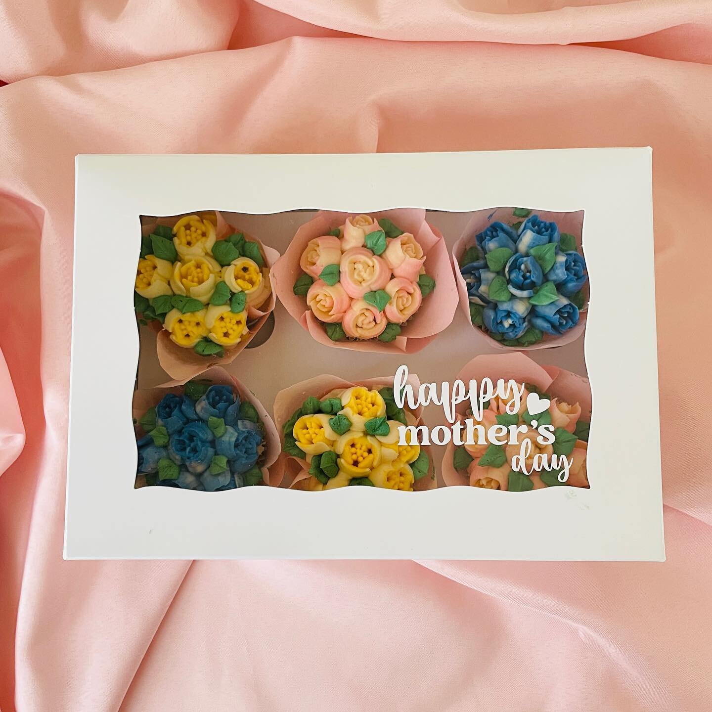 ANNOUNCEMENT! I am SO excited to share that pre-order for Mother&rsquo;s Day Floral Cupcakes is now open! Place your order between April 24 to May 1 and you&rsquo;ll get $5 off. Head over to our website (link in bio!) and check it out!
.
.
#cupcakes 