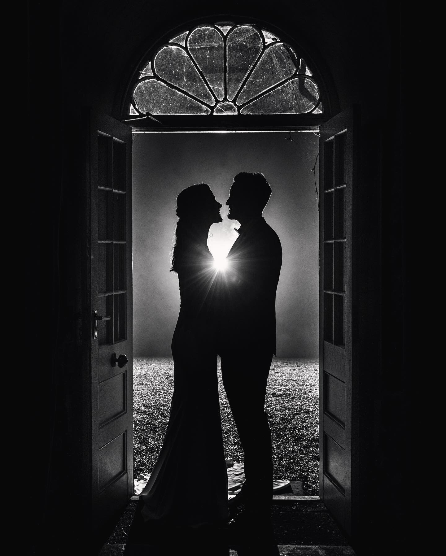 An incredible couple share a quiet moment on a foggy night at @cloughjordanhouse