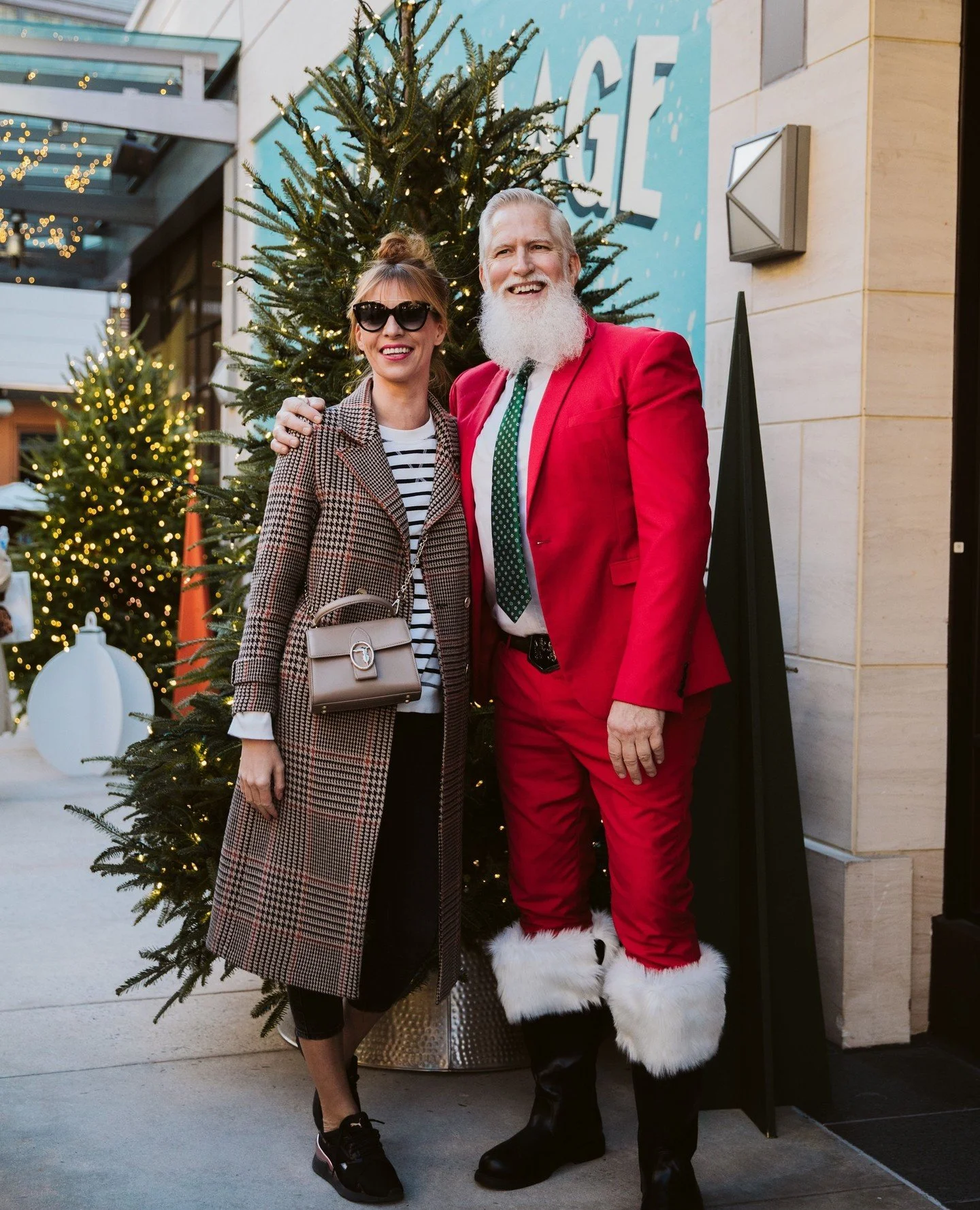 Catch Santa before it&rsquo;s too late. Today is the final day to experience your elxsucke photo session with @stylishsanta. 
⁠
Make this holiday season memorable and book your appointment now through the link in our bio.