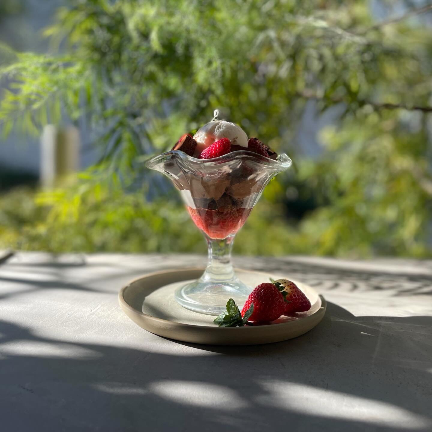 Special Valentine Parfait❤️
Today〜2/14 &yen;1500
ストロベリー生チョコの期間限定パフェを本日からご用意しております♪
仕上げにアイスを乗せてチョコとベストマッチ🍫

この機会に是非☺︎
#eatgoodplace
#ikebukuro 
#ikesunpark
#cafe#parfait