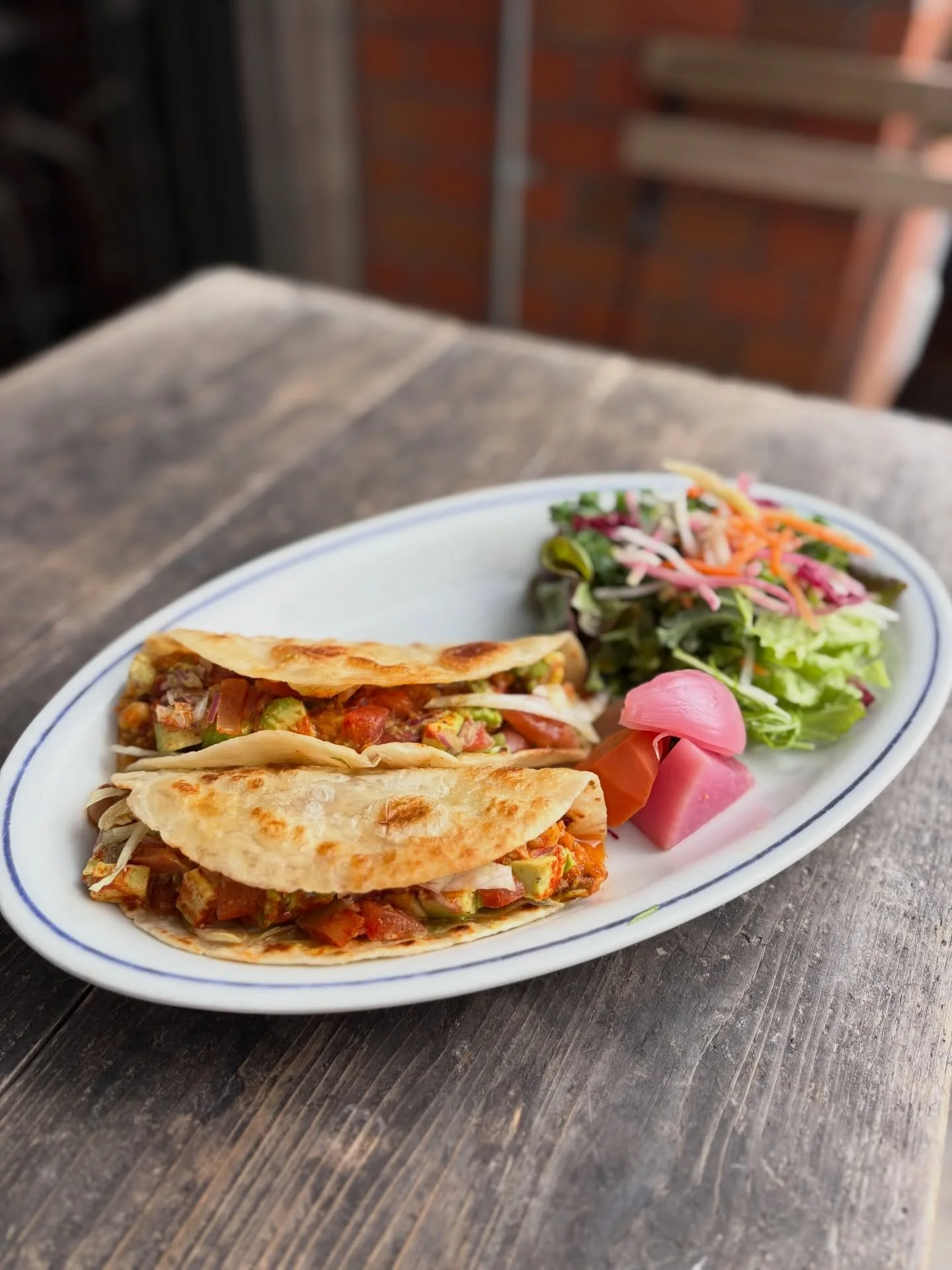 Vegan Grilled Quesadilla🇲🇽🧡

【Available from 11am🕚】

w/Tortilla,Vegetarian chili, Tomato, Avocado, Lettuce, Red onion, Salad

#tokyo #asakusa #cafe #brunch #lunch