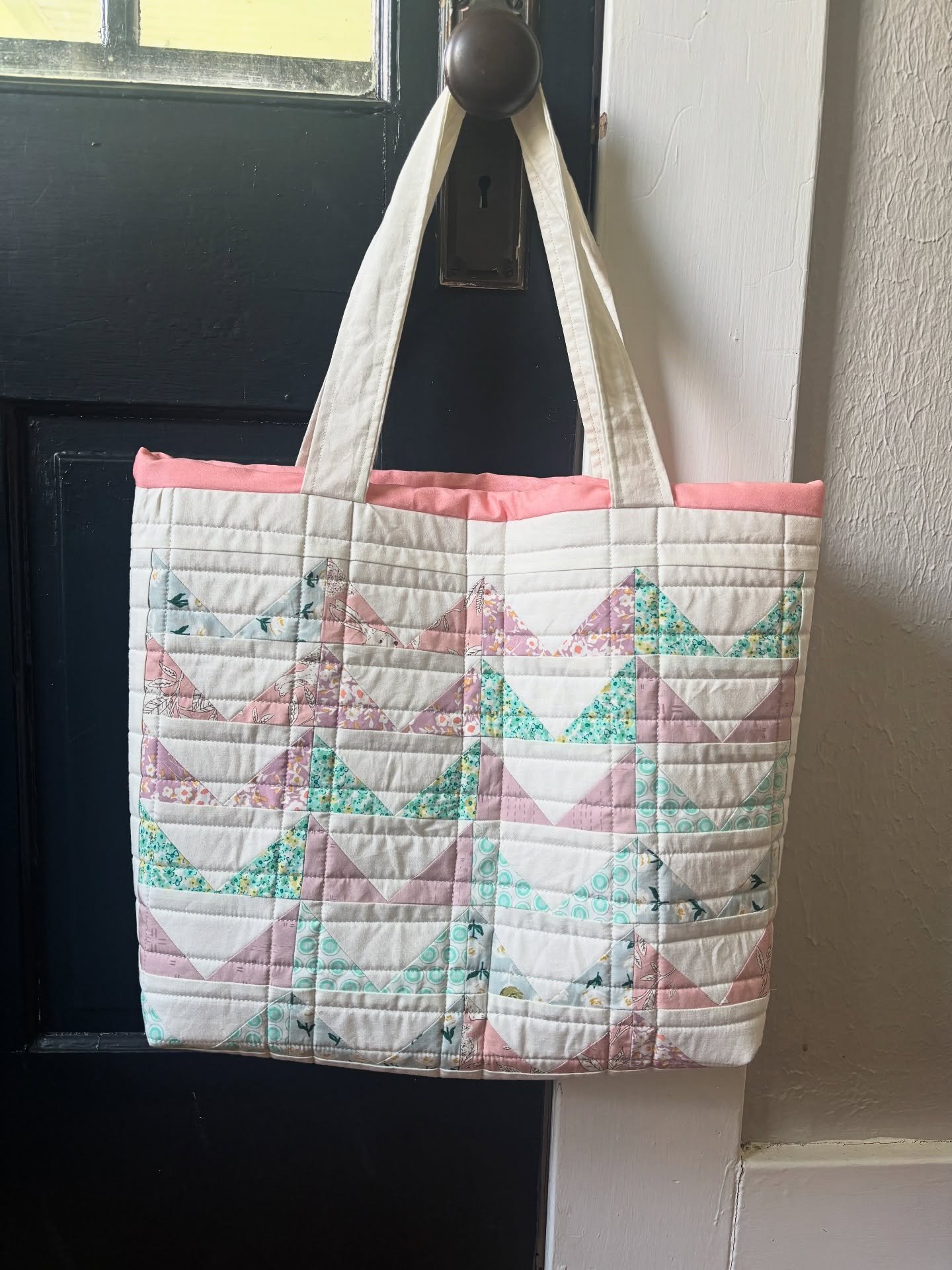 I&rsquo;ve never actually made a project for just myself since I started quilting and sewing 😬 until now! (If you swipe you can see my cat Tofu thinking it&rsquo;s for him 😂)

For Mother&rsquo;s Day I upgraded my sewing machine and needed a project