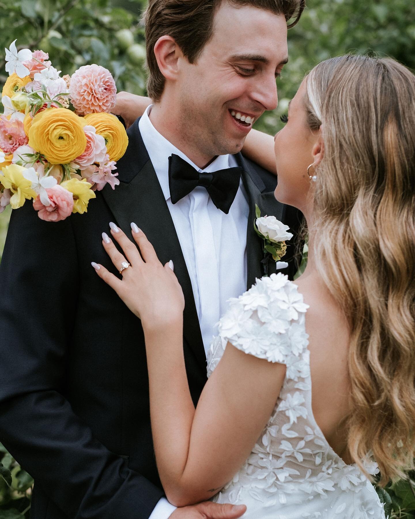 The sweetest portraits from Rachel &amp; Nick&rsquo;s Prince Edward County waterfront wedding day!

Their playful colour palette made a statement through Rachel&rsquo;s stunning bouquet - swipe for a closer look 👀 

Vendor Team:
Wedding Planner | @k