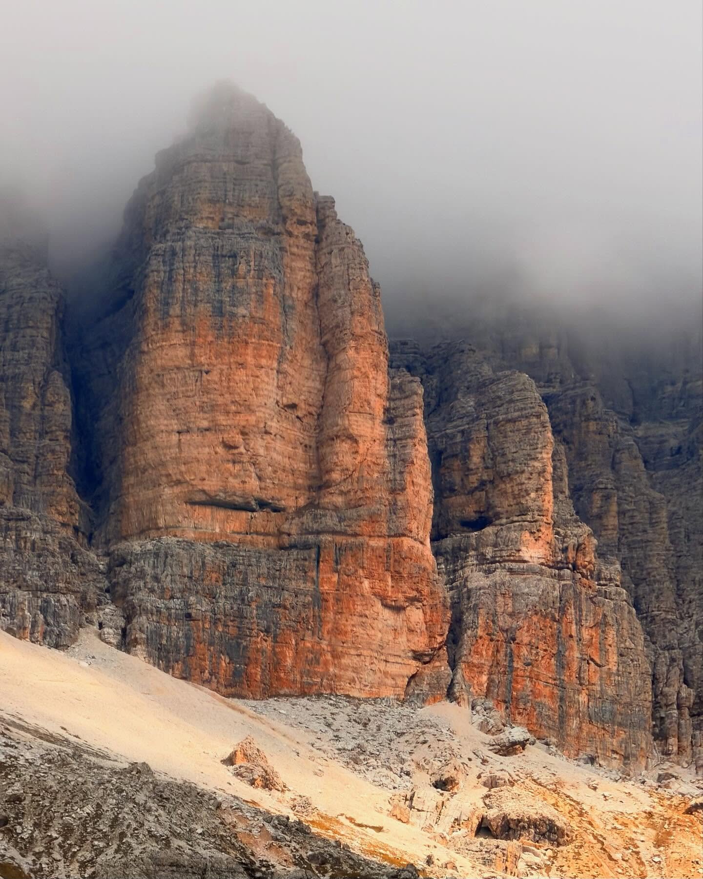 Shot on iPhone 17 Pro new telephoto in the beautiful Dolomites w/ @dolomitemountains 😍

Link in profile for full camera review. 

#iphone17pro