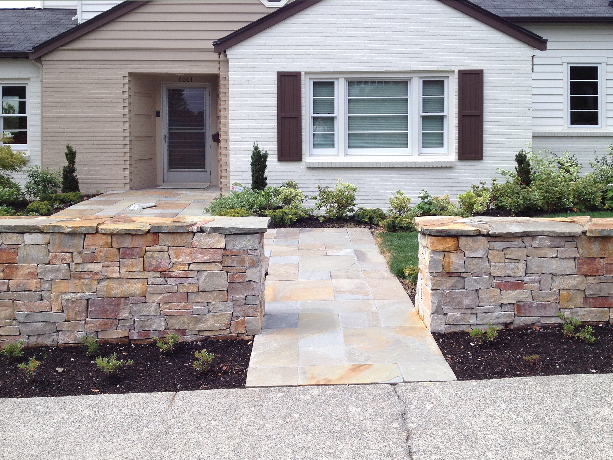 S8: Veneer Montana Stone Walls with Dimensional Bluestone Entry Path