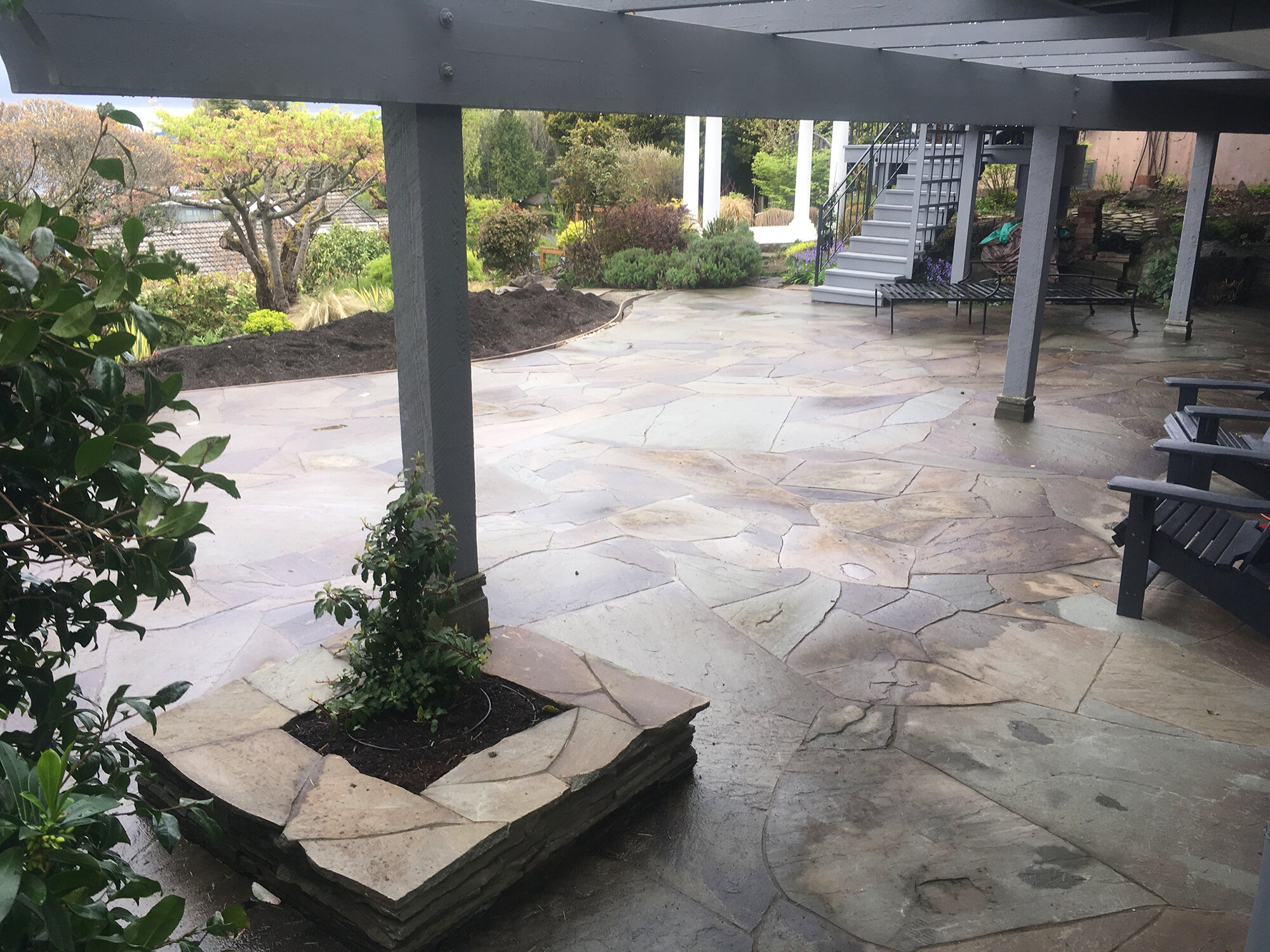 S13: Curved Edge Flagstone Patio with Post Base Planters