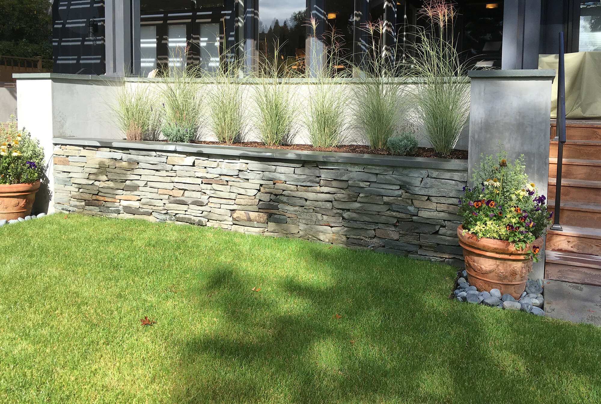 S6: Pennsylvania Ledgestone Wall Planter