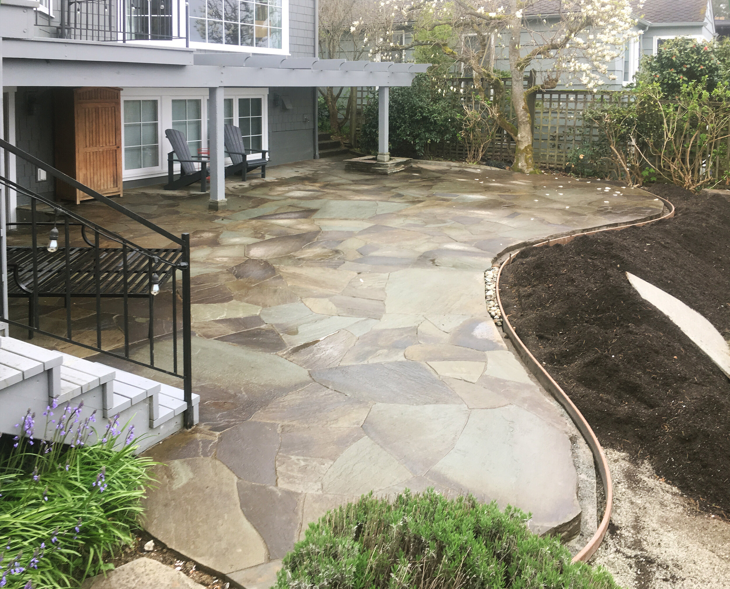 S14: Curved Edge Flagstone Patio with Post Base Planters