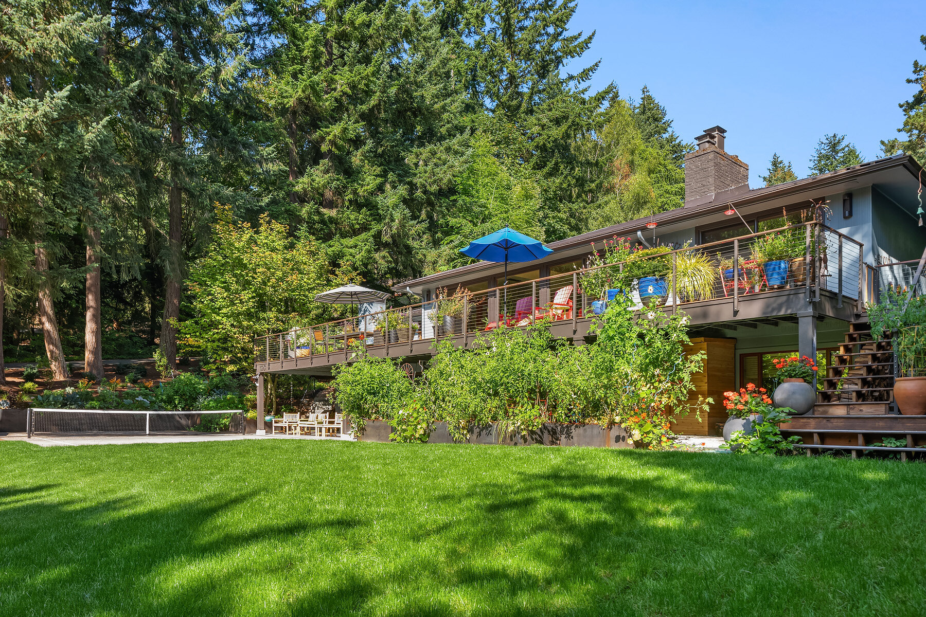 O15: Patio, Deck and Stairs Connecting Spaces