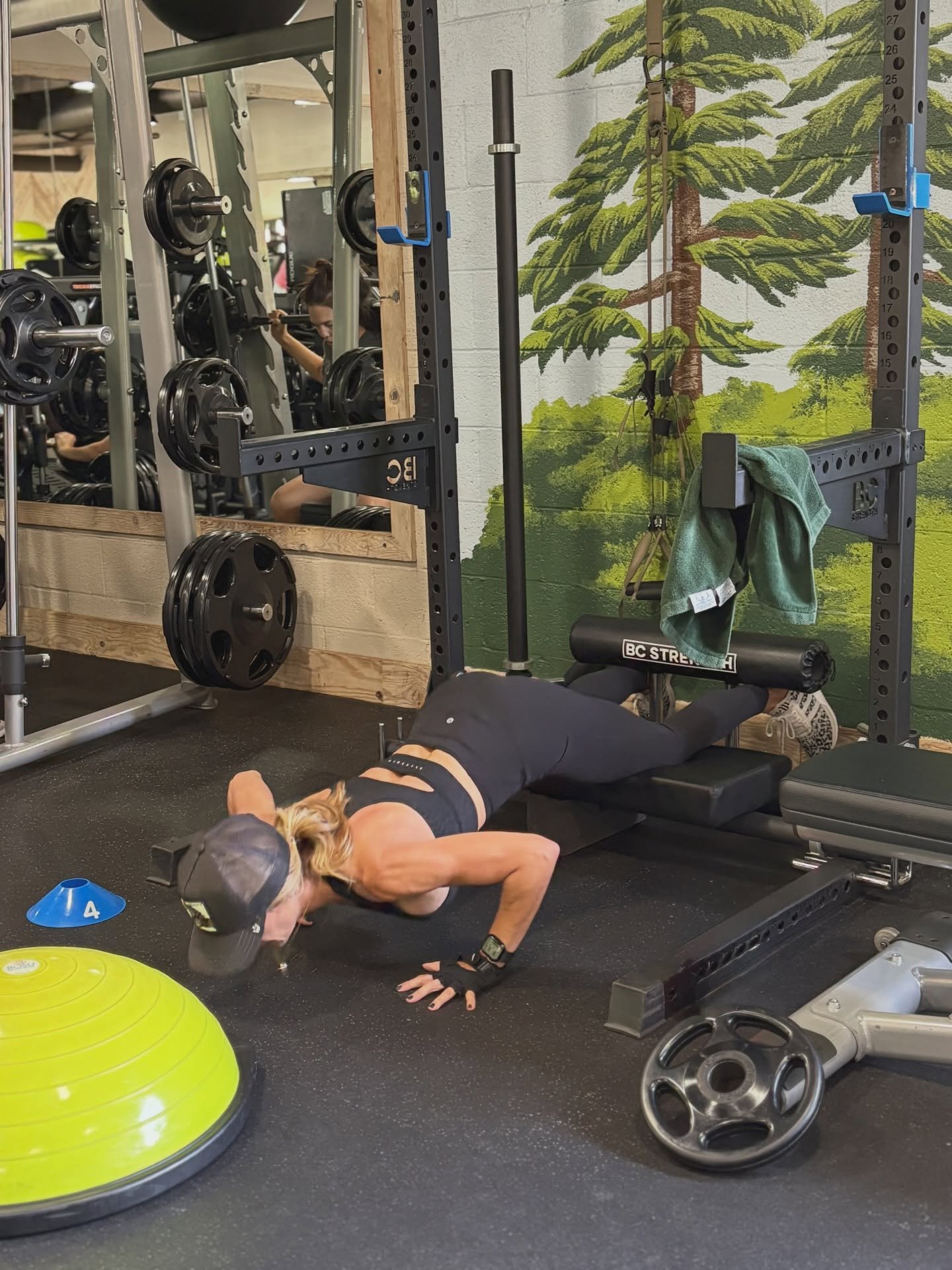 This is your sign to level up! 🔥 Surround yourself with strong women who push hard and grow together. 

Come see for yourself&hellip; your first class is FREE! DM us if you&rsquo;d like to give Salty a try. 

#saltyfitnessstudio #womenwholift #level