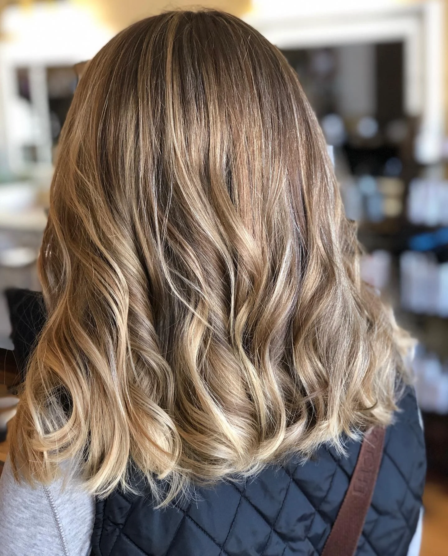 Beautifully blended balayage!! #dimensionalblonde #balayage #foilyage #rootsmudge #redkenshadeseq #throwback #pnwstylist #astoriaoregonhair #nwstyleloftsalon