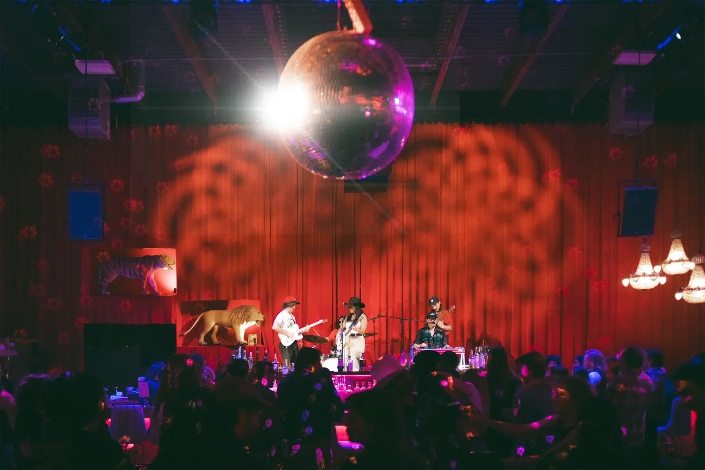 Well hot damn! It&rsquo;s been 1 whole week since &ldquo;I Don&rsquo;t Like You&rdquo; dropped and our Honky Tonk rager went down @lovesclubnyc &hellip; what a thrill y&rsquo;all. Thanks to all you fine folks who&rsquo;ve been listening and came out 