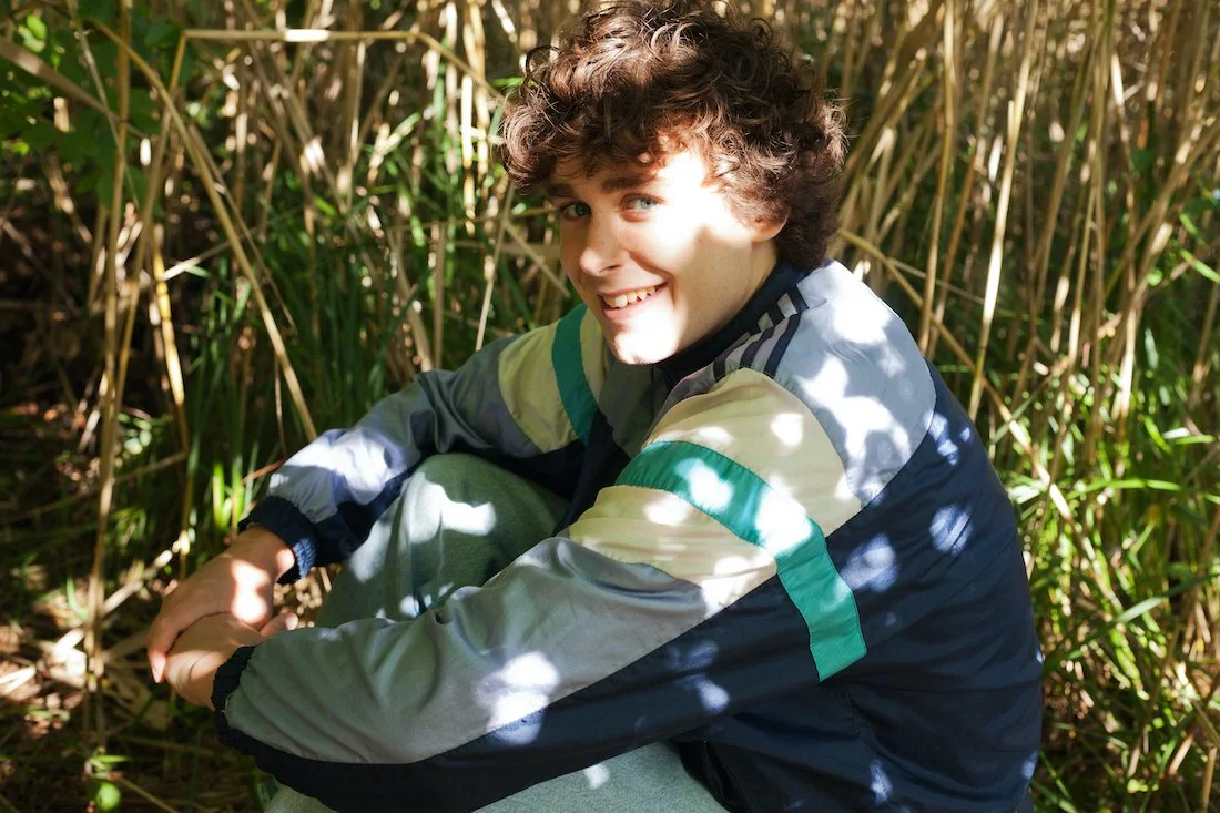 Egon Berous Schrader 2025_ Neuer Wind im Alten Land, Folgen: „Der Wolf“ & „Miss Altes Land”, Rolle: Leo, Regie: Stefanie Sycholt, Drehbuch: Kirsten Peters & Gerlind Becker, Produktion: Real Film für ZDF, Casting: Teresa Depenau 2024_Patty