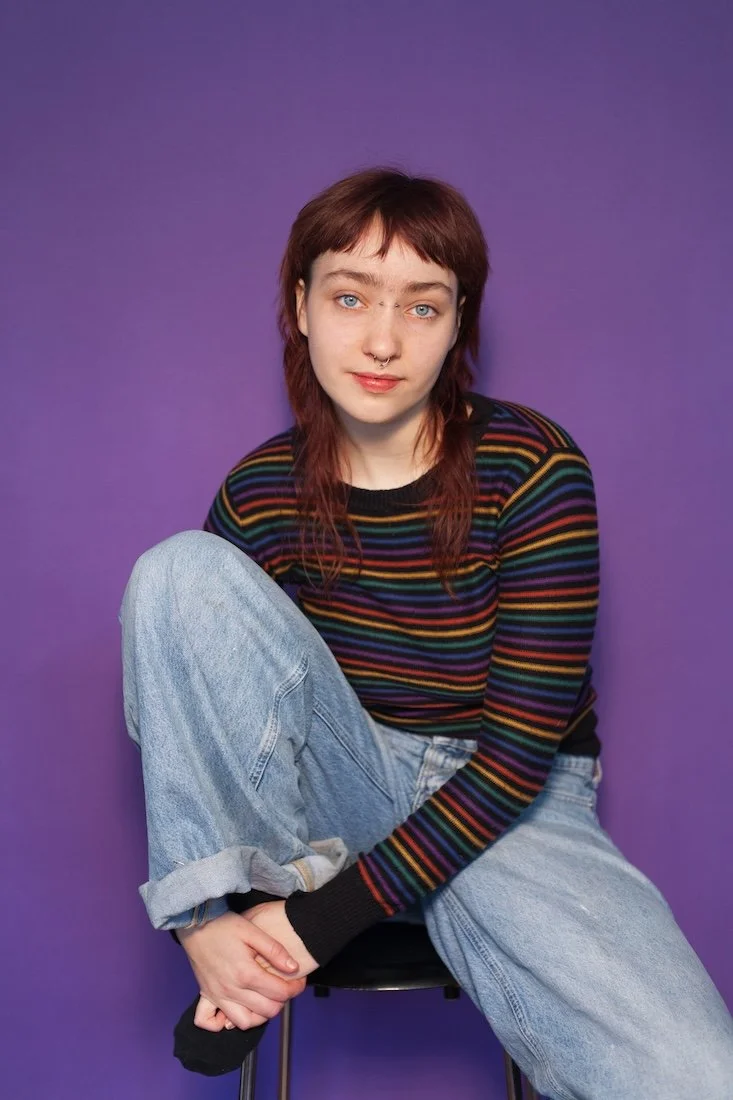  Ruby M. Lichtenberg  2025_Tempo ist kein Taschentuch (Theater), Rolle: Reisende, Text &amp; Regie: Caspar Schüchner,&nbsp;Seedy Touray, Bühne:&nbsp;Carlotta Monty Meyer, Theater: P14-Volksbühne, P14-Leitung:&nbsp;Vanessa Unzalu Troya  2025_Soko Pots