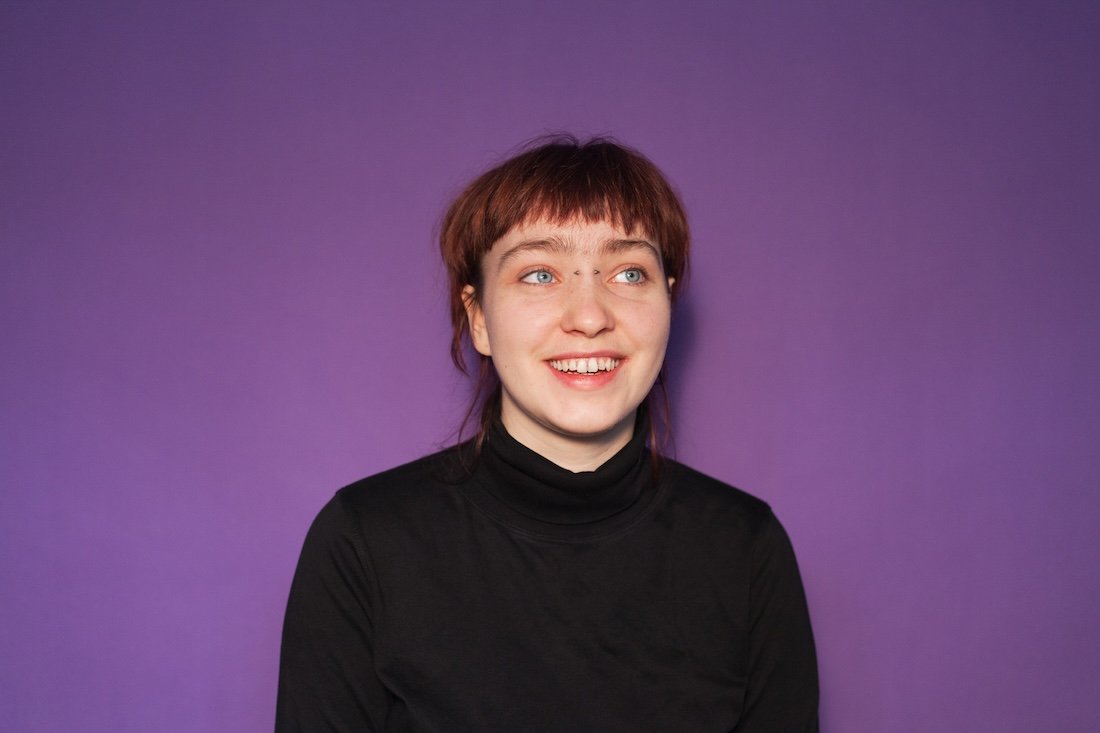  Ruby M. Lichtenberg  2025_Tempo ist kein Taschentuch (Theater), Rolle: Reisende, Text &amp; Regie: Caspar Schüchner,&nbsp;Seedy Touray, Bühne:&nbsp;Carlotta Monty Meyer, Theater: P14-Volksbühne, P14-Leitung:&nbsp;Vanessa Unzalu Troya  2025_Soko Pots